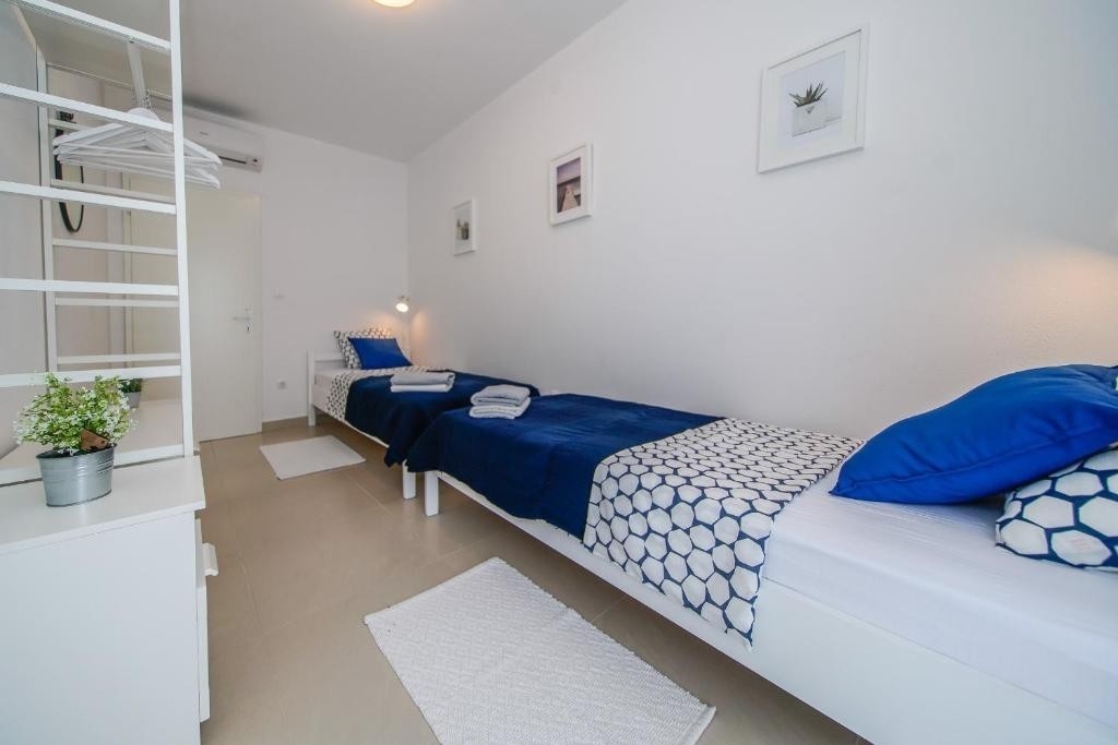 Three bedroom apartment with terrace Duba Stonska, Pelješac  A-a