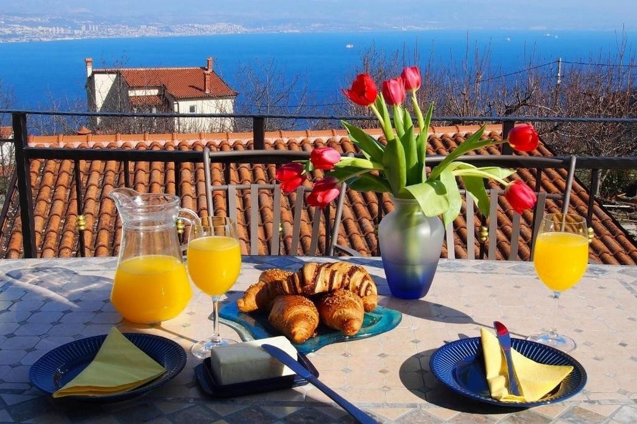 Four bedroom apartment with terrace and sea view Dobreć, Opatija  A-b