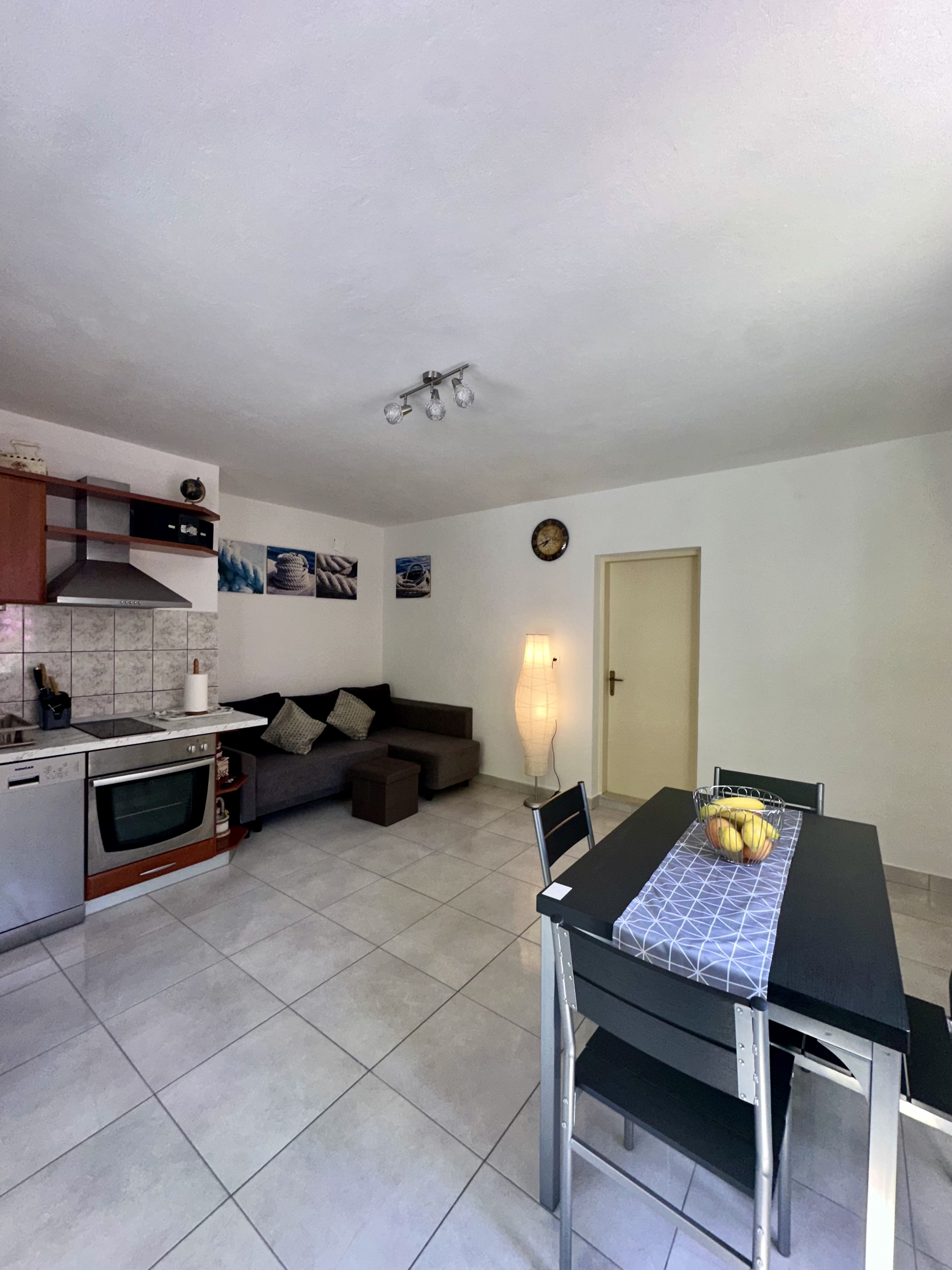 One bedroom apartment near beach Basina, Hvar (A-24120-a)