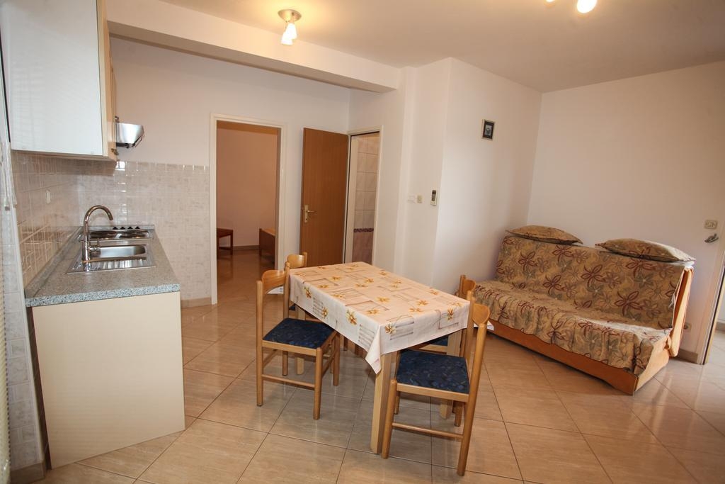 One bedroom apartment with balcony Dol, Hvar (A-24122-a) One bedroom apartment with balcony Dol, Hvar (A-24122-a)