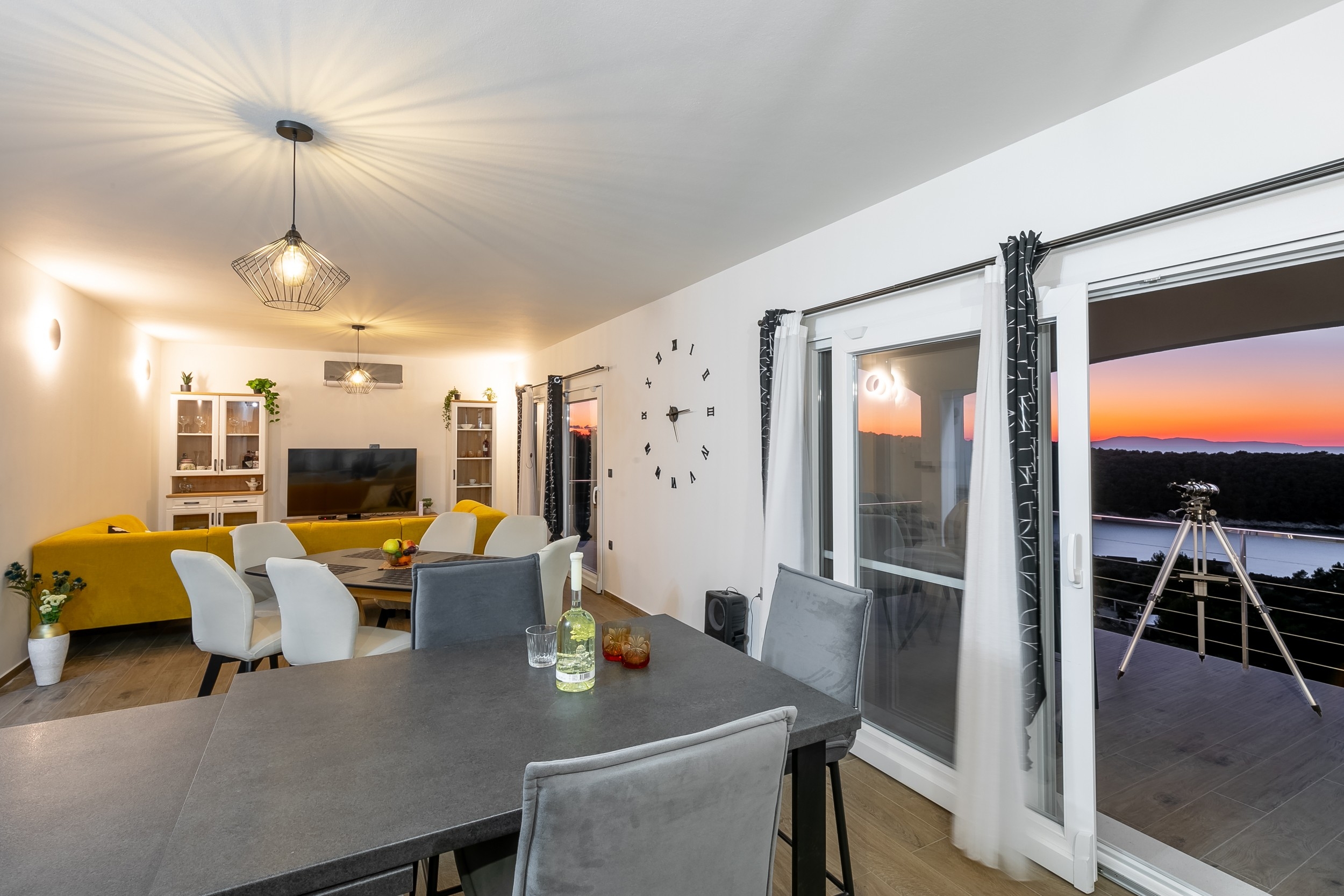 Four-bedroom house with terrace and sea view Cove Tankaraca, Korčula (K-24124)