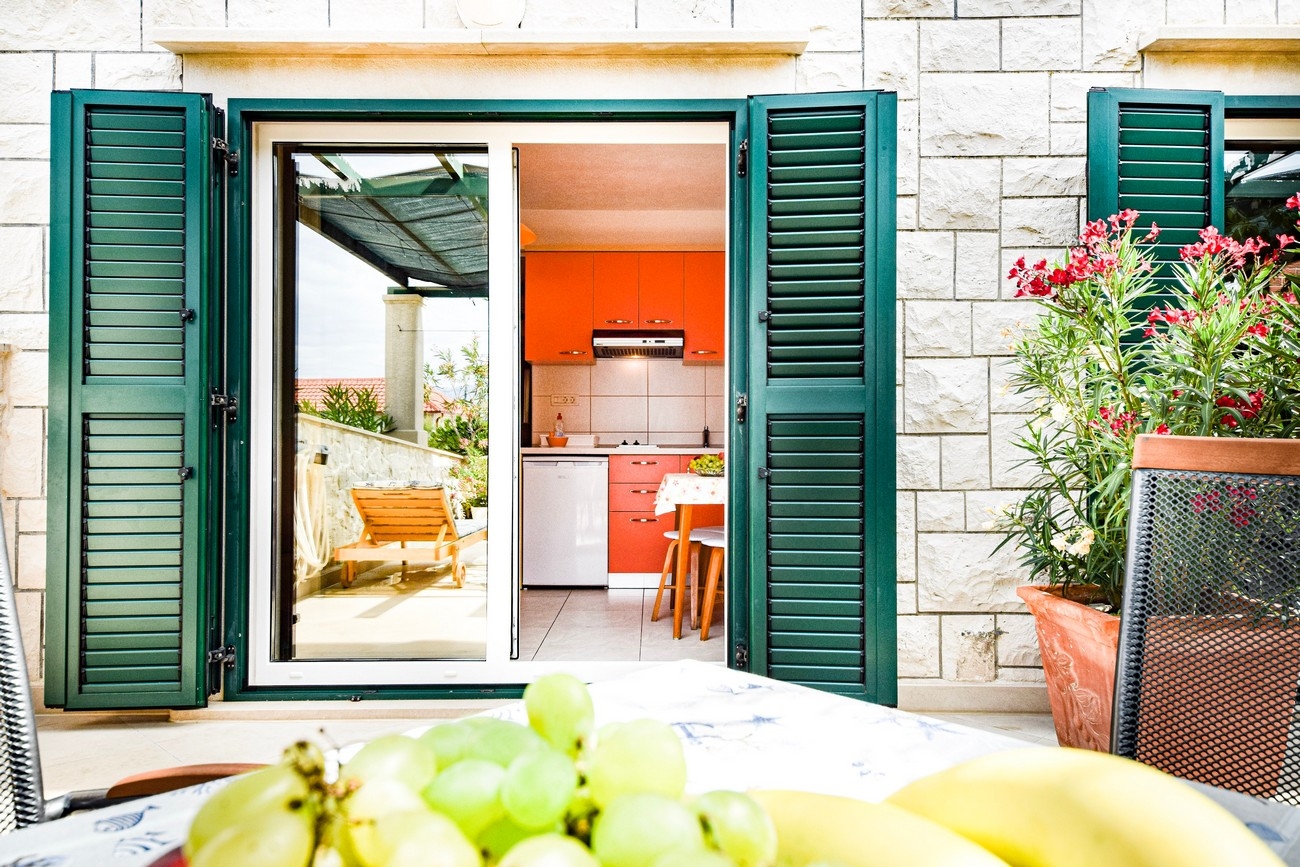 One bedroom apartment with terrace and sea view Povlja, Brač  A-a