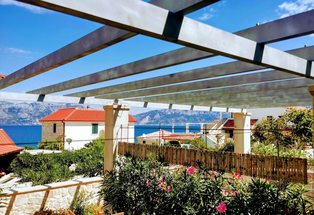 One bedroom apartment with terrace and sea view Povlja, Brač  A-a
