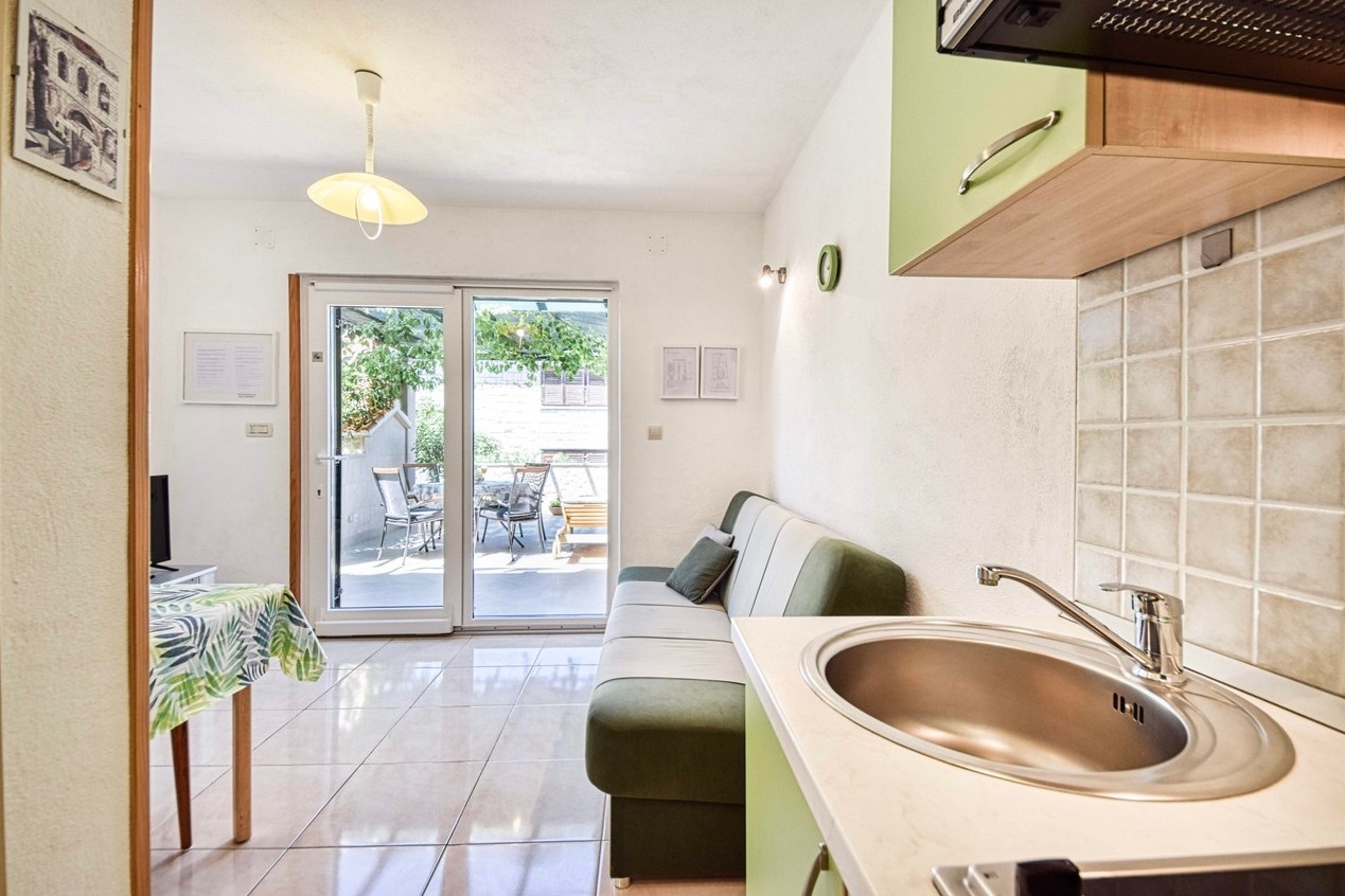 One bedroom apartment with terrace and sea view Povlja, Brač (A-24129-b)