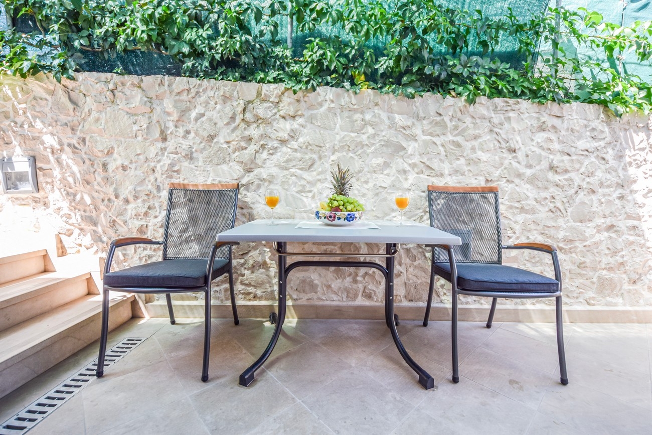 One bedroom apartment with terrace Povlja, Brač (A-24129-c) One bedroom apartment with terrace Povlja, Brač (A-24129-c)