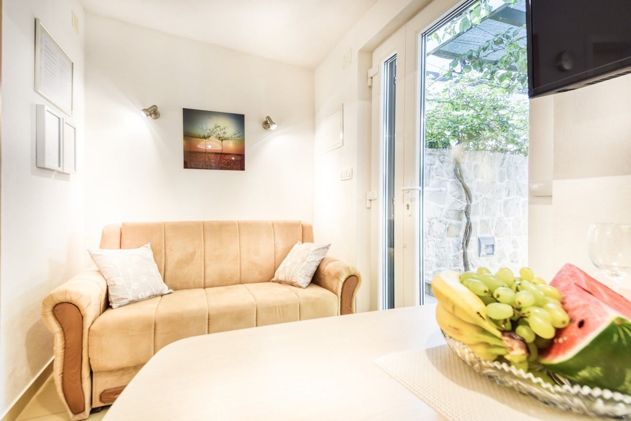 Studio flat with terrace Povlja, Brač (AS-24129-a)