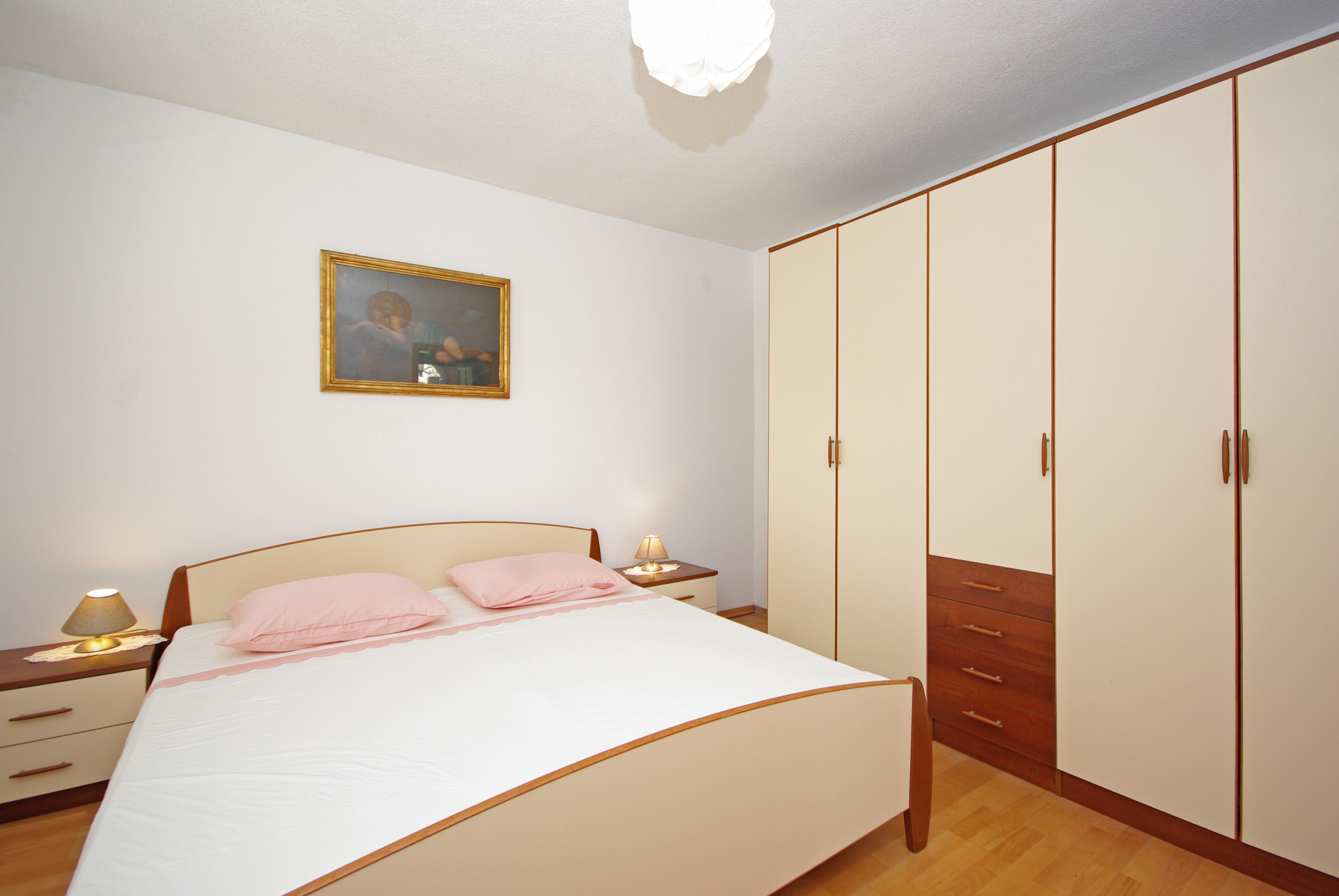 Two bedroom apartment with balcony and sea view Sumartin, Brač  A-a