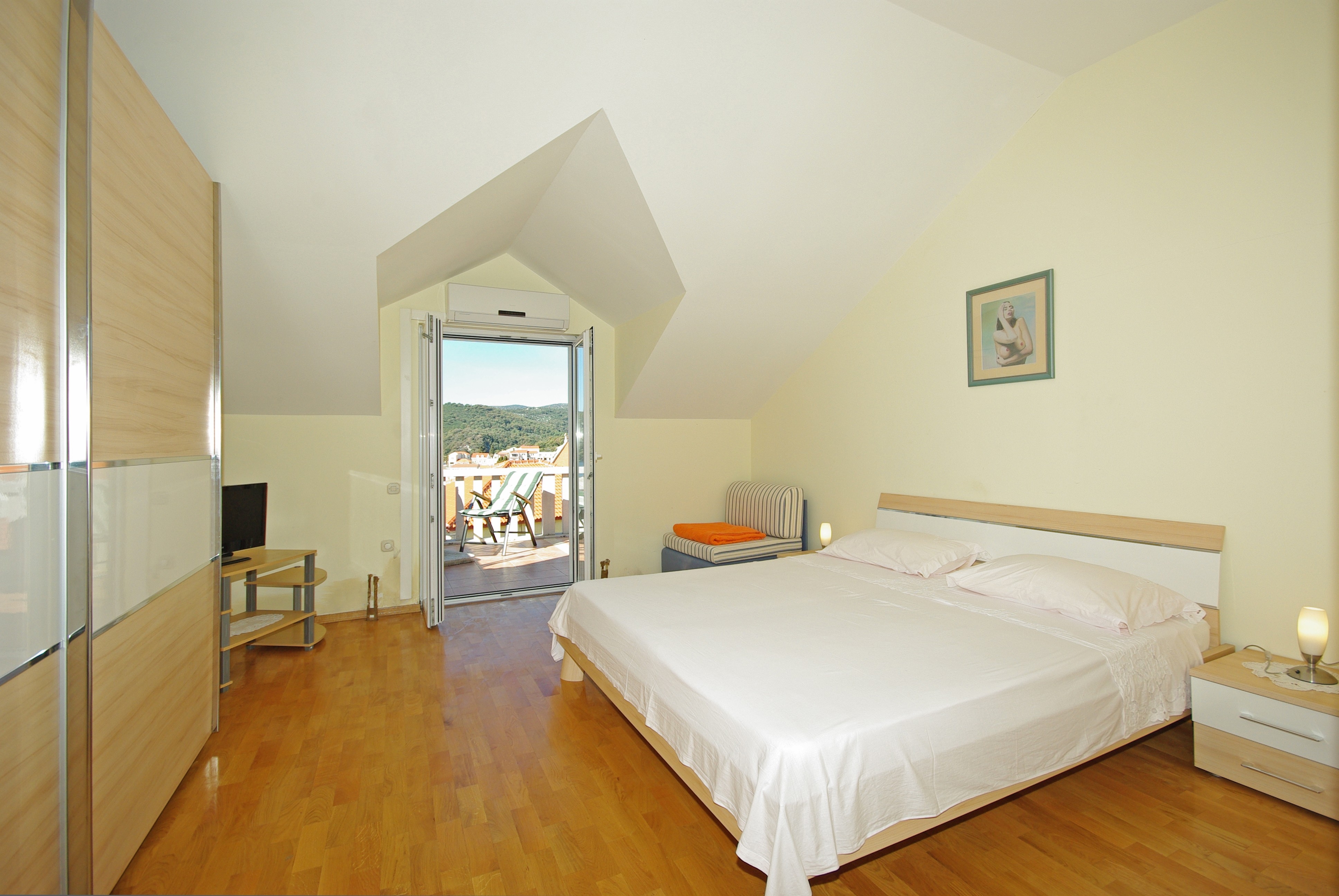 Studio flat with terrace and sea view Sumartin, Brač  AS-b