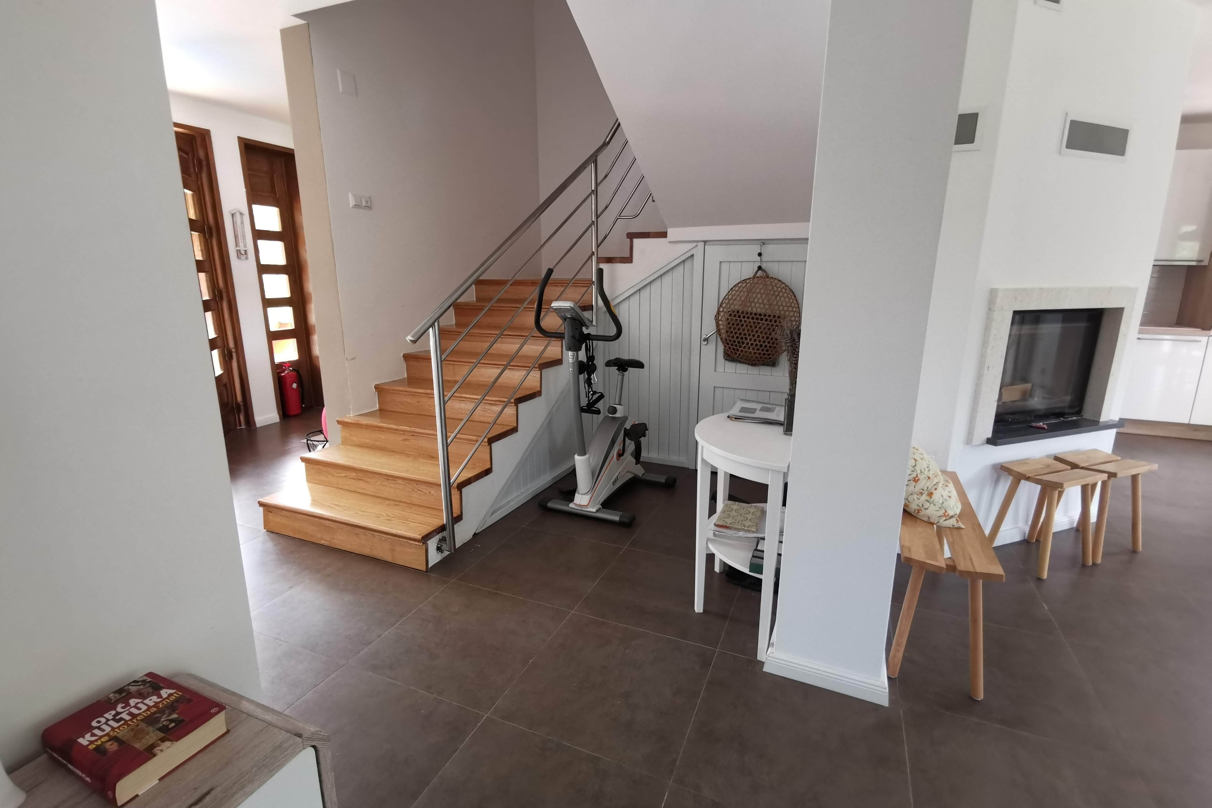 Comfortable and spacious house with terrace Poljica, Zadar  K
