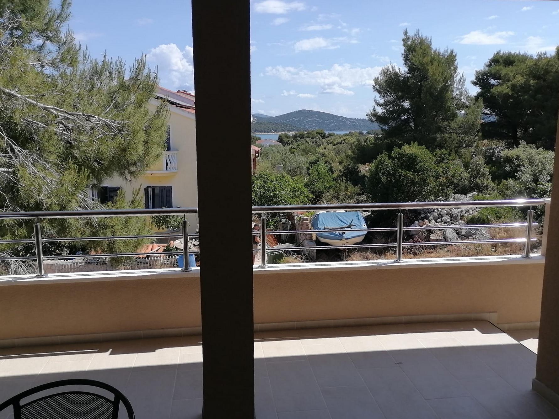 Two bedroom apartment with terrace Jezera, Murter  A-a