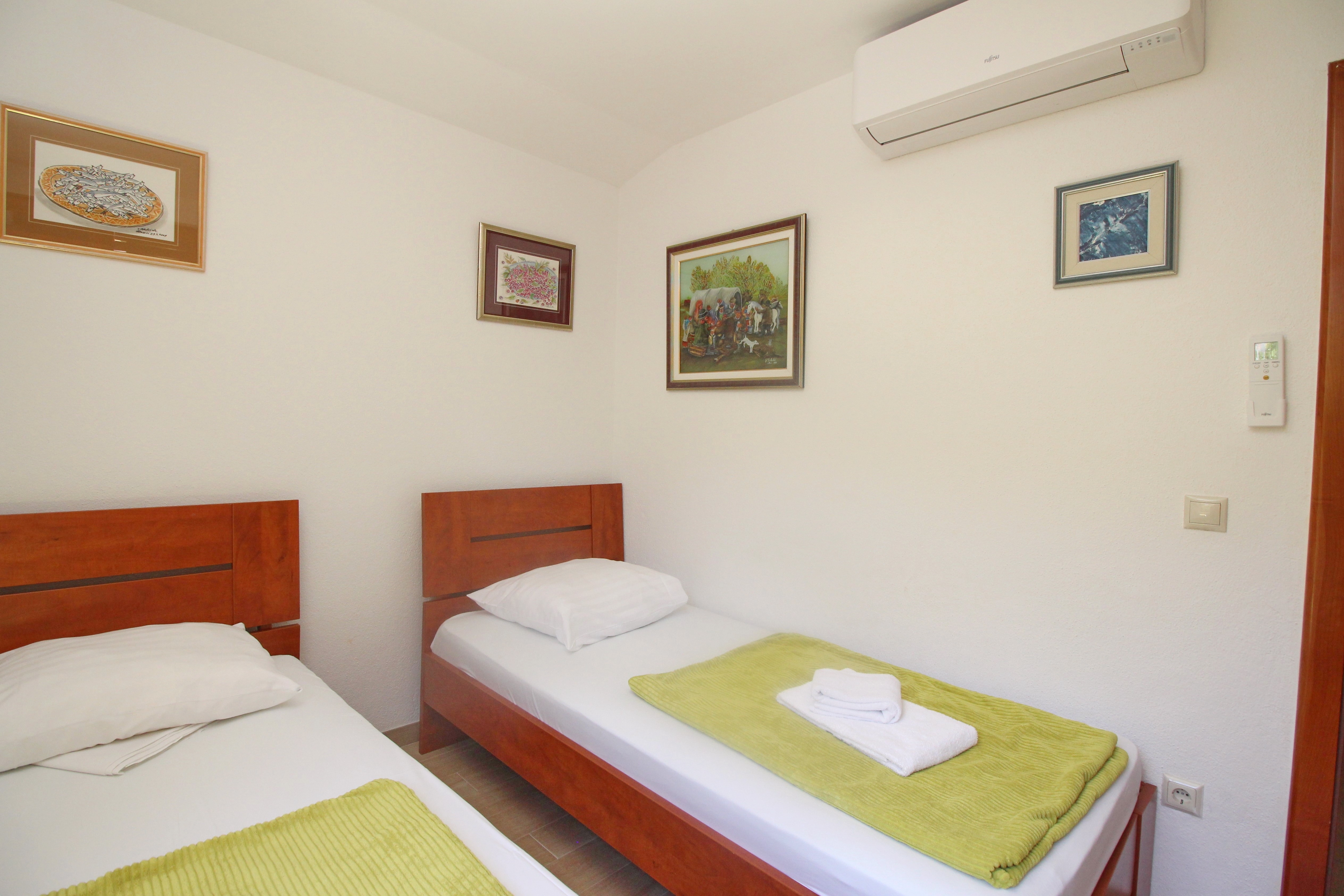 Two bedroom apartment with terrace and sea view Baška, Krk  A-c
