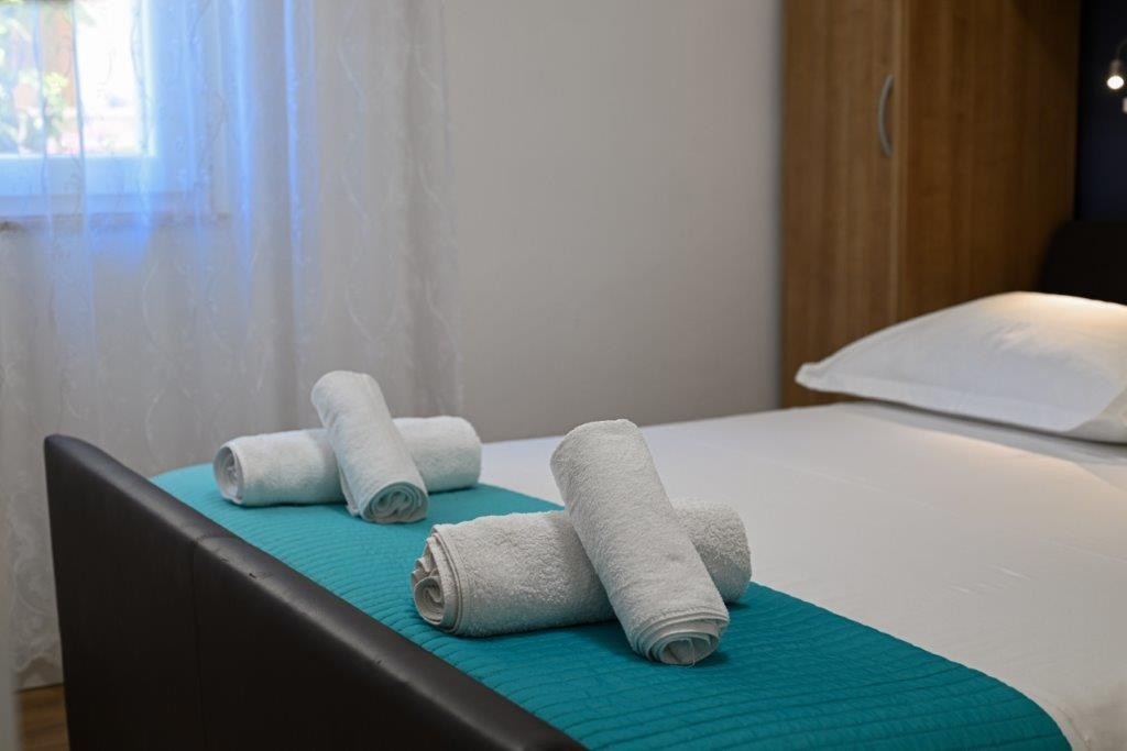 Two bedroom apartment with terrace and sea view Trogir  A-a