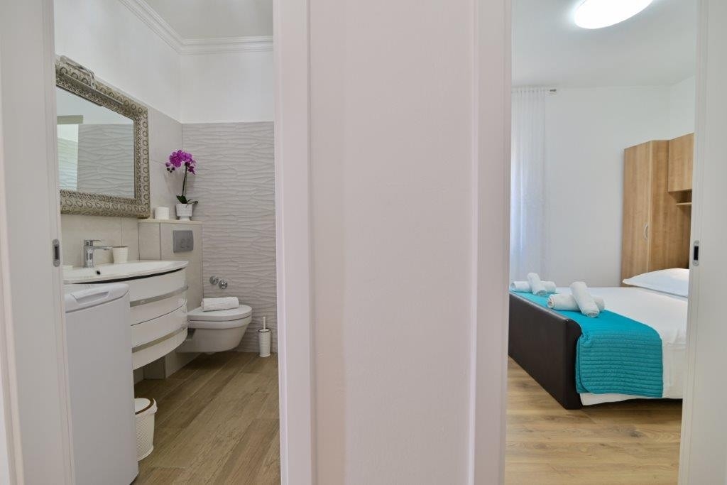 Two bedroom apartment with terrace and sea view Trogir  A-a