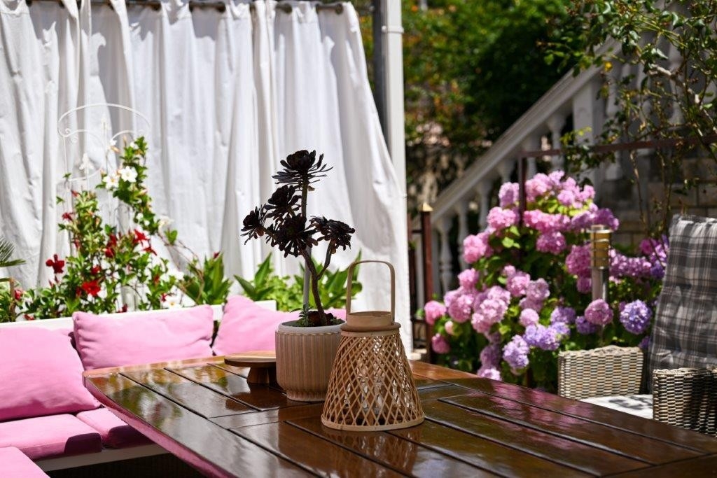 Two bedroom apartment with terrace and sea view Trogir  A-a