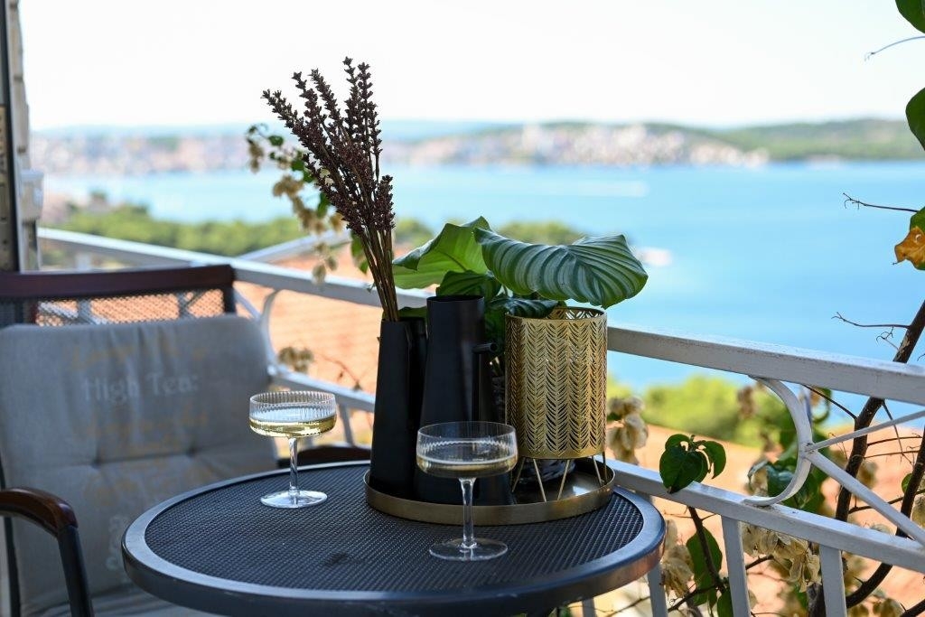 Two bedroom apartment with balcony and sea view Trogir  A-b