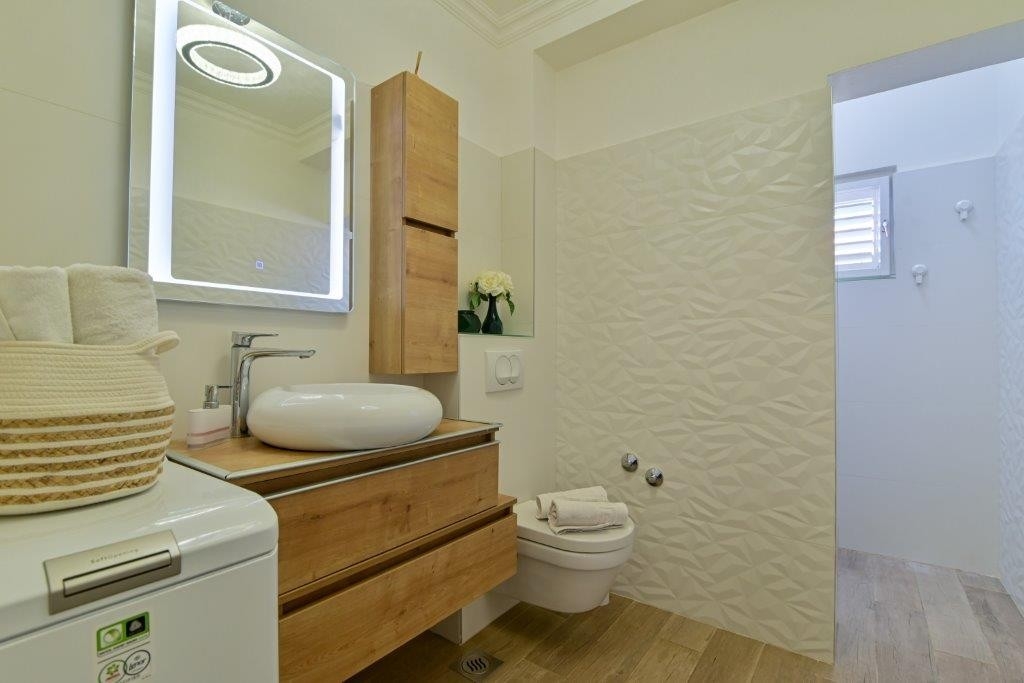 Two bedroom apartment with balcony and sea view Trogir  A-b