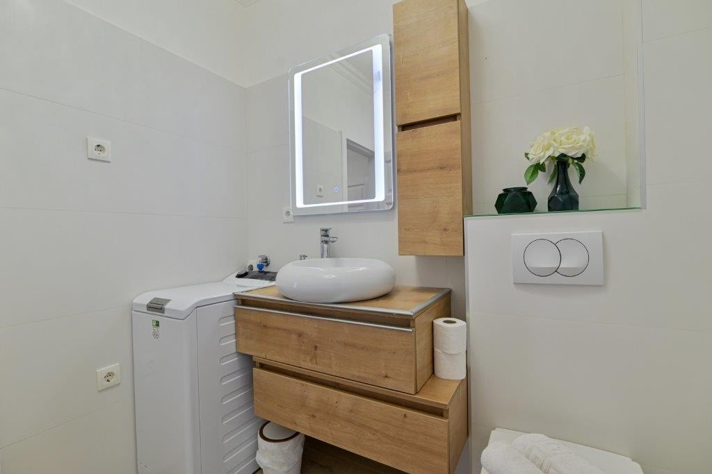 Two bedroom apartment with balcony and sea view Trogir  A-b