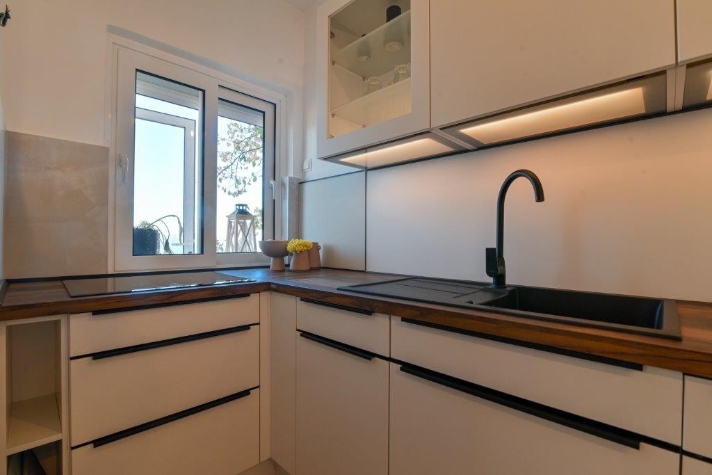 Two bedroom apartment with balcony and sea view Trogir  A-b
