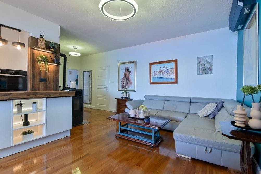 Two bedroom apartment with balcony and sea view Trogir (A-24144-b) Two bedroom apartment with balcony and sea view Trogir (A-24144-b)