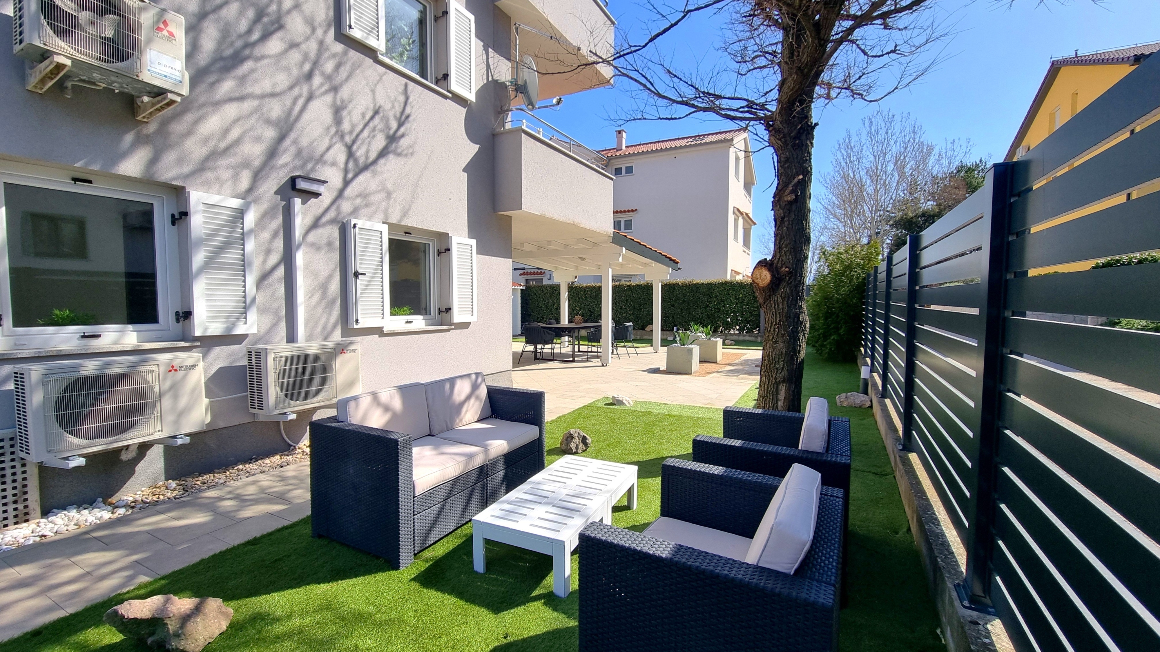 Trosoben apartma S teraso Baška, Krk  A-a