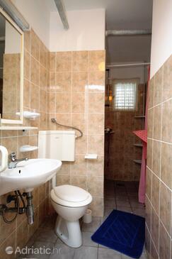 Bathroom Klenovica, Bathroom in the room.