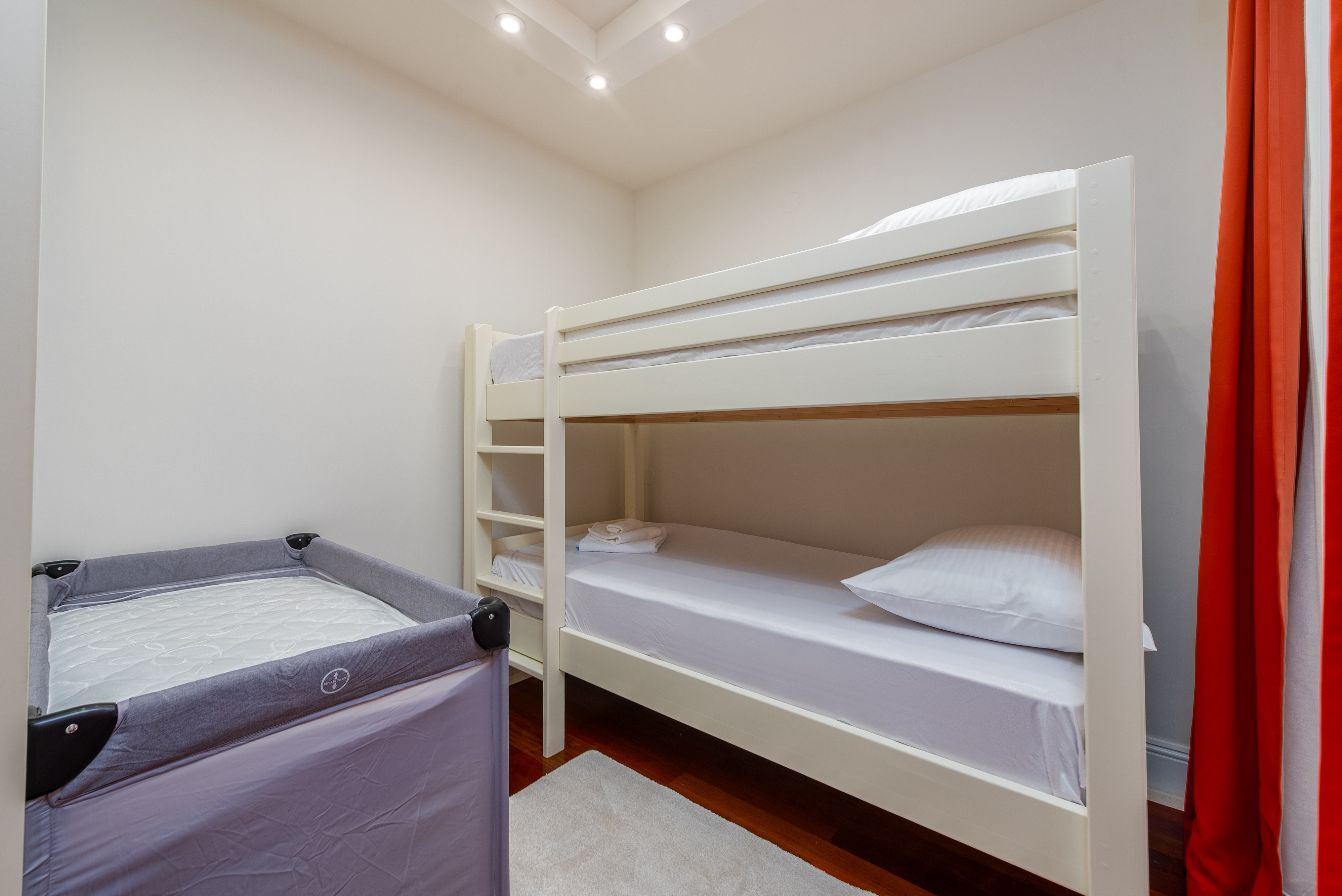 Two bedroom apartment with balcony and sea view Novalja, Pag  A-d
