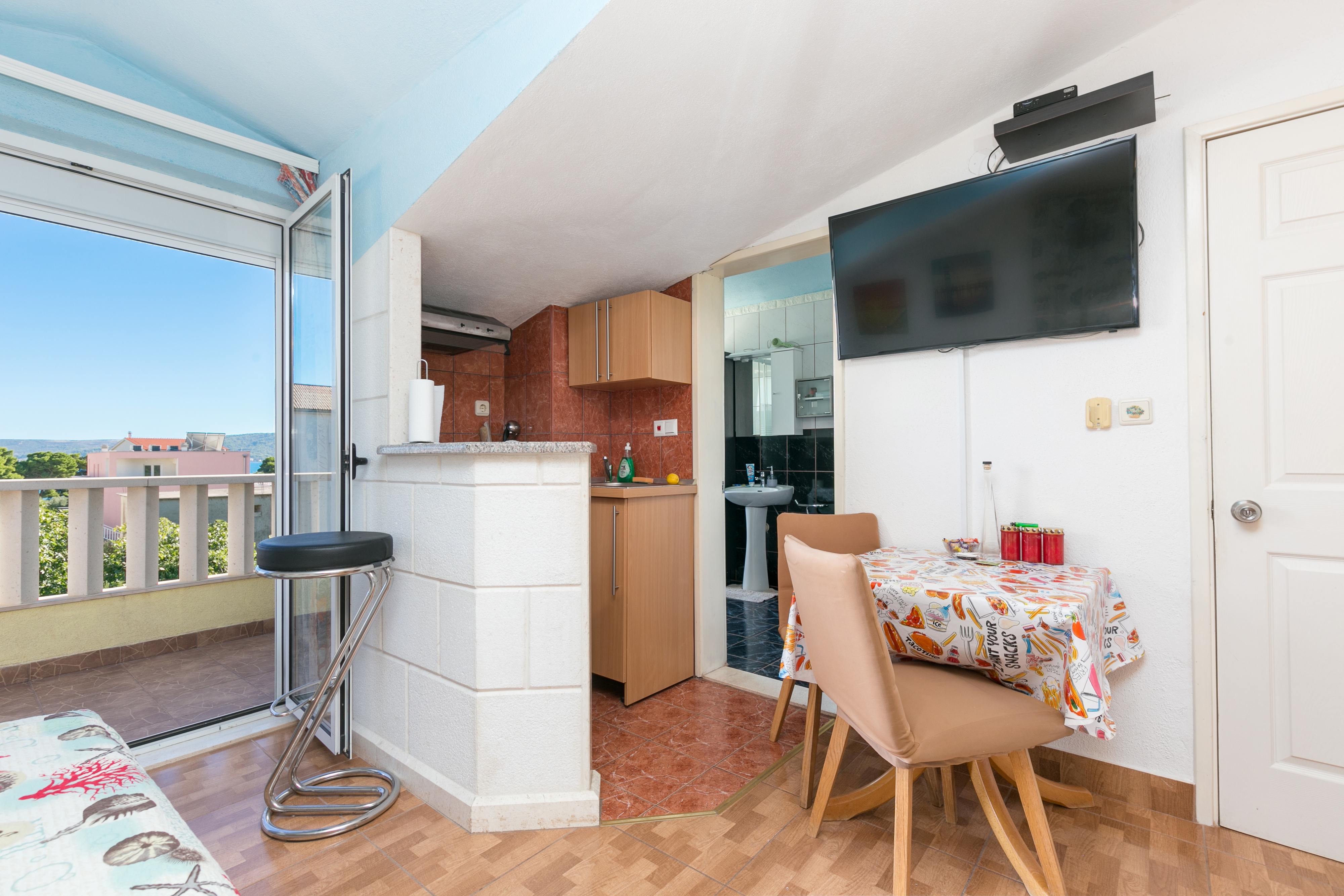 Studio flat with balcony and sea view Kaštel Štafilić (Kaštela) (AS-24155-a)