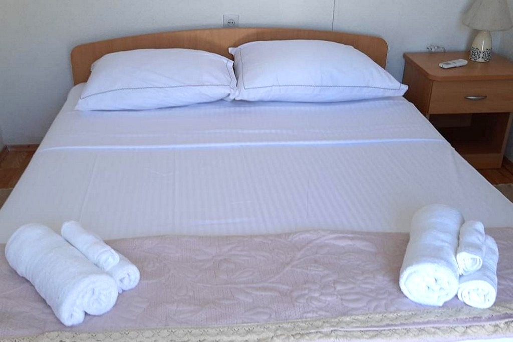 Two bedroom apartment near beach Cove Bristova, Hvar  A-a