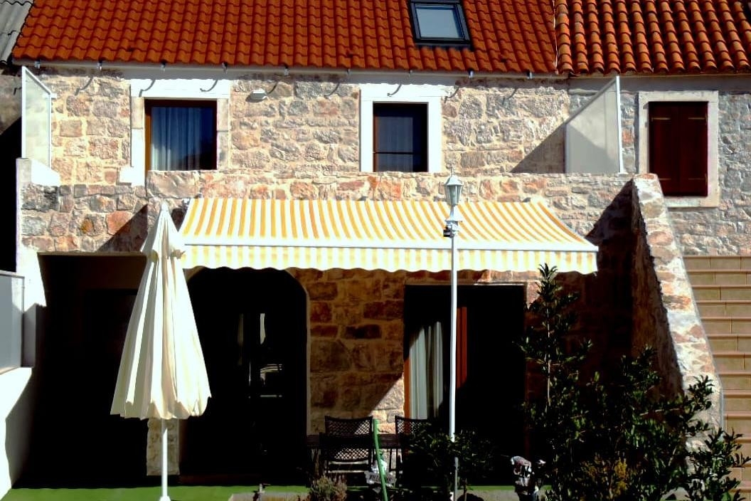 Two bedroom house with terrace and sea view Krapanj, Šibenik (K-24166)