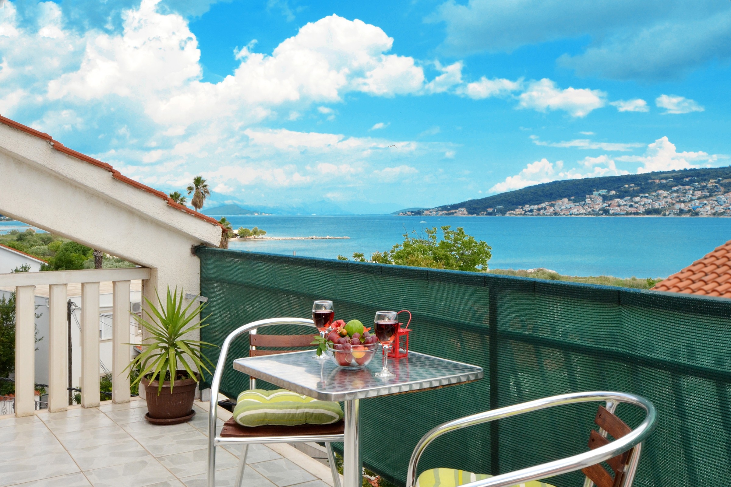 One bedroom apartment with balcony and sea view Trogir  A-a