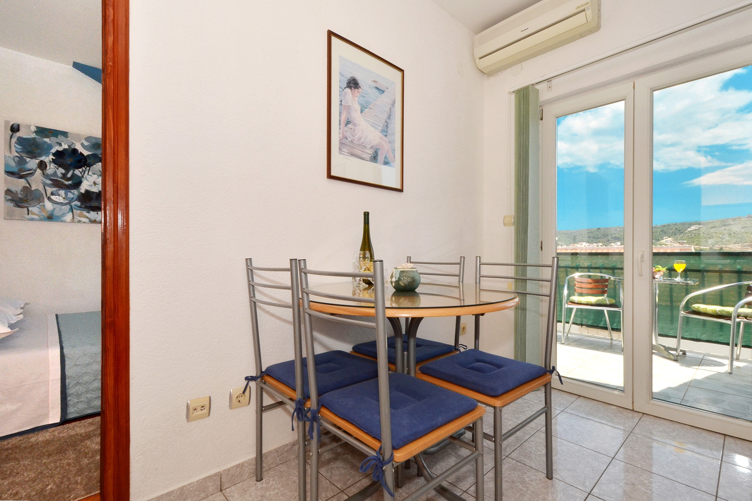 One bedroom apartment with balcony and sea view Trogir (A-24168-b) One bedroom apartment with balcony and sea view Trogir (A-24168-b)