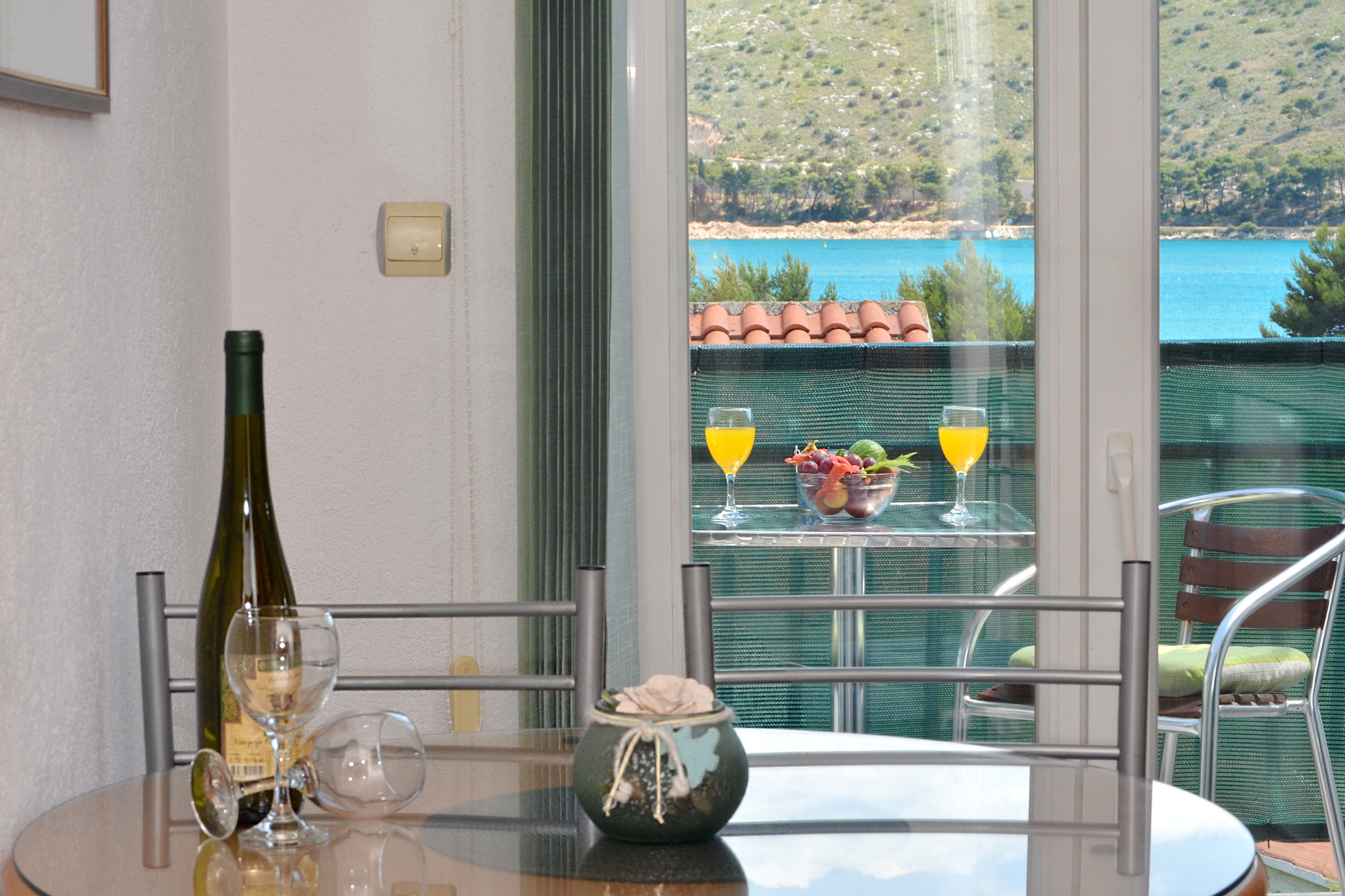 One bedroom apartment with balcony and sea view Trogir (A-24168-b) One bedroom apartment with balcony and sea view Trogir (A-24168-b)