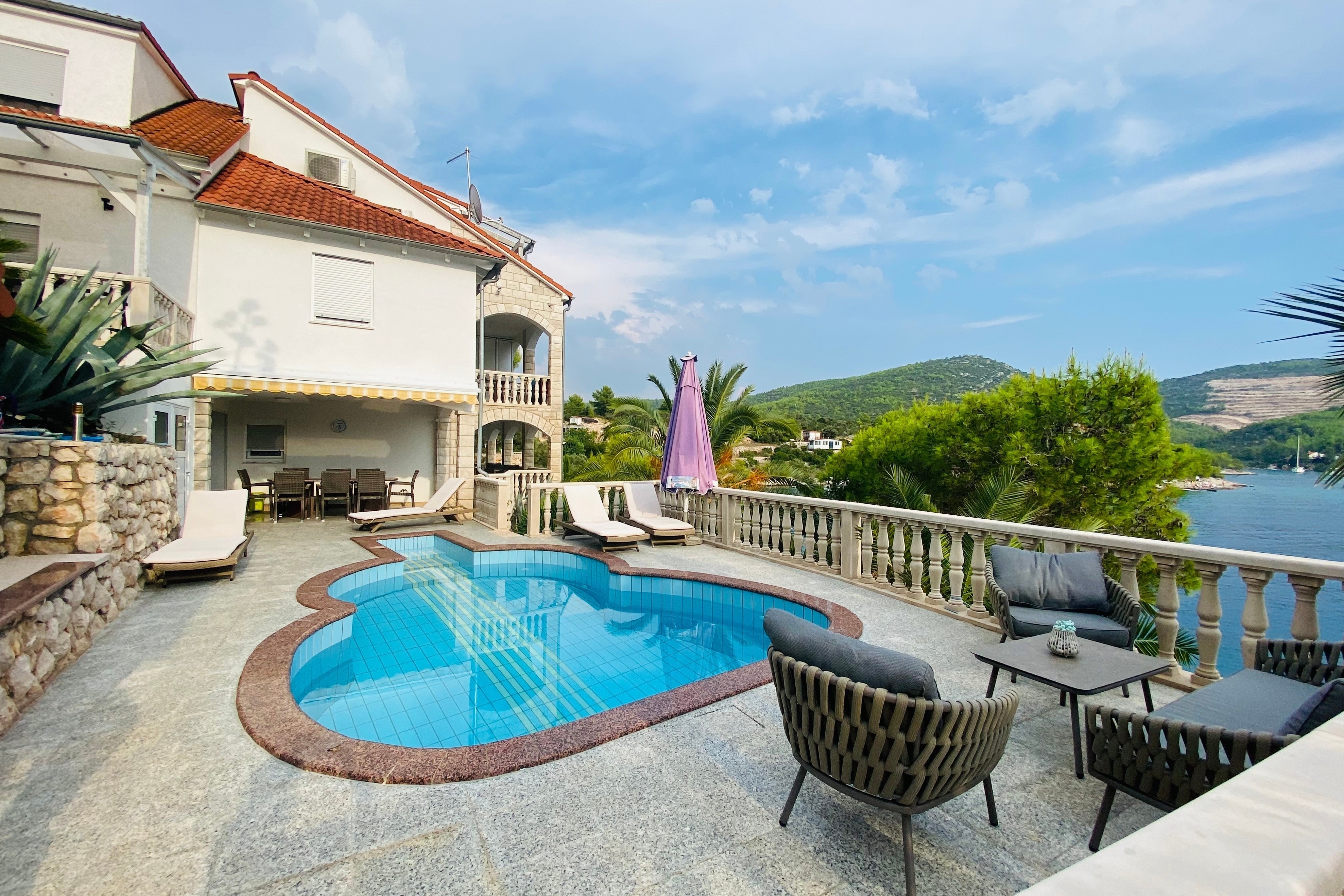 Two bedroom apartment near beach Cove Pribinja, Hvar (A-24171-a) Two bedroom apartment near beach Cove Pribinja, Hvar (A-24171-a)