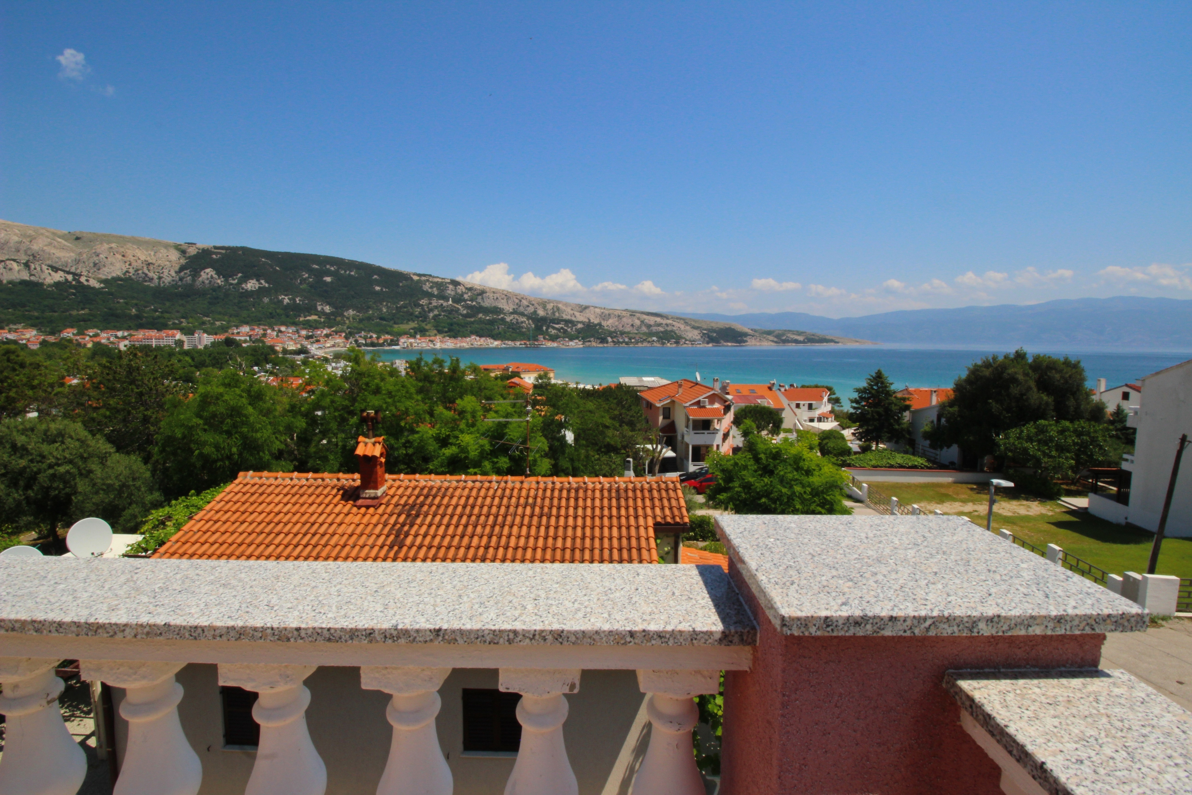 Two bedroom apartment with terrace and sea view Baška, Krk  A-c