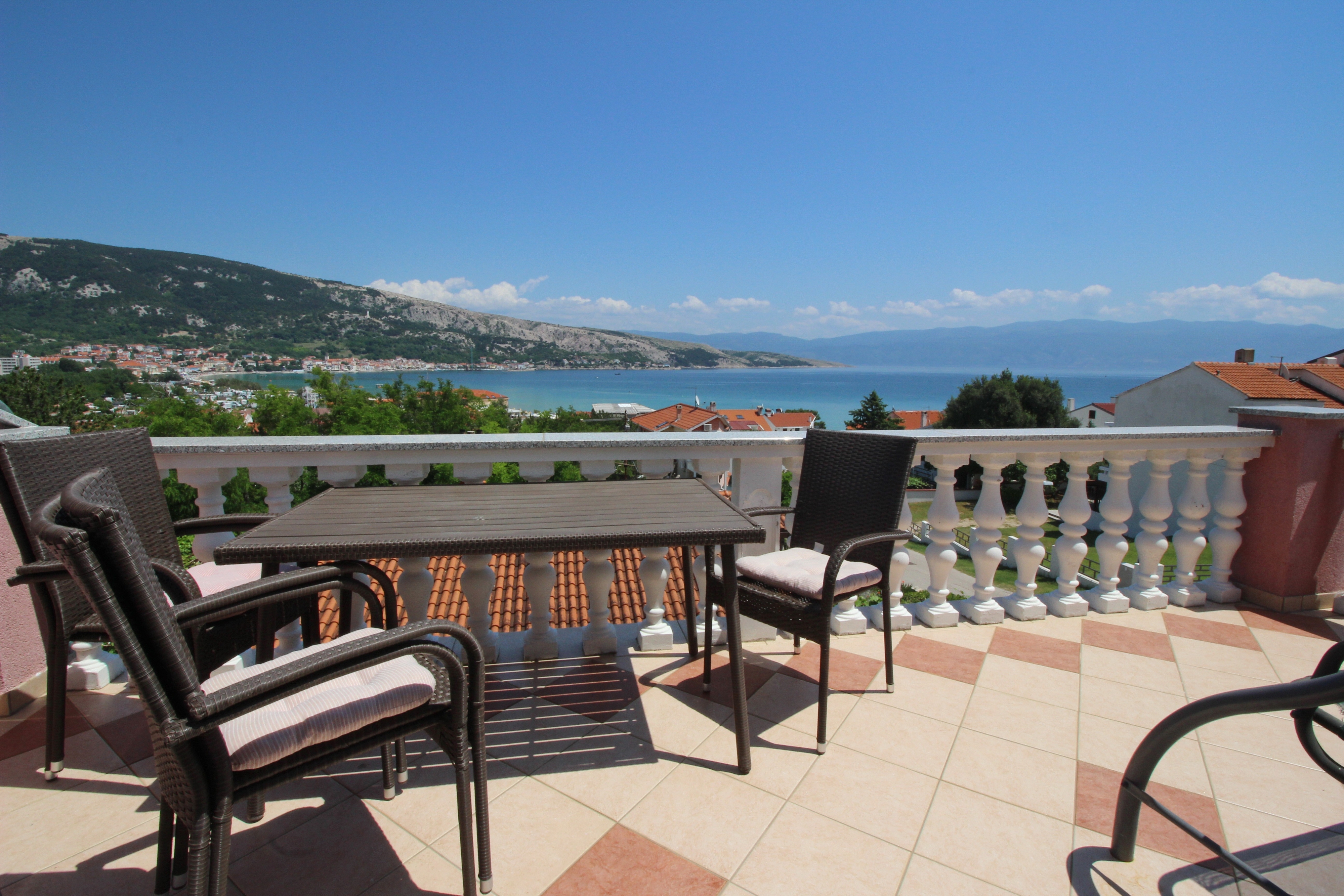 Two bedroom apartment with terrace and sea view Baška, Krk  A-c