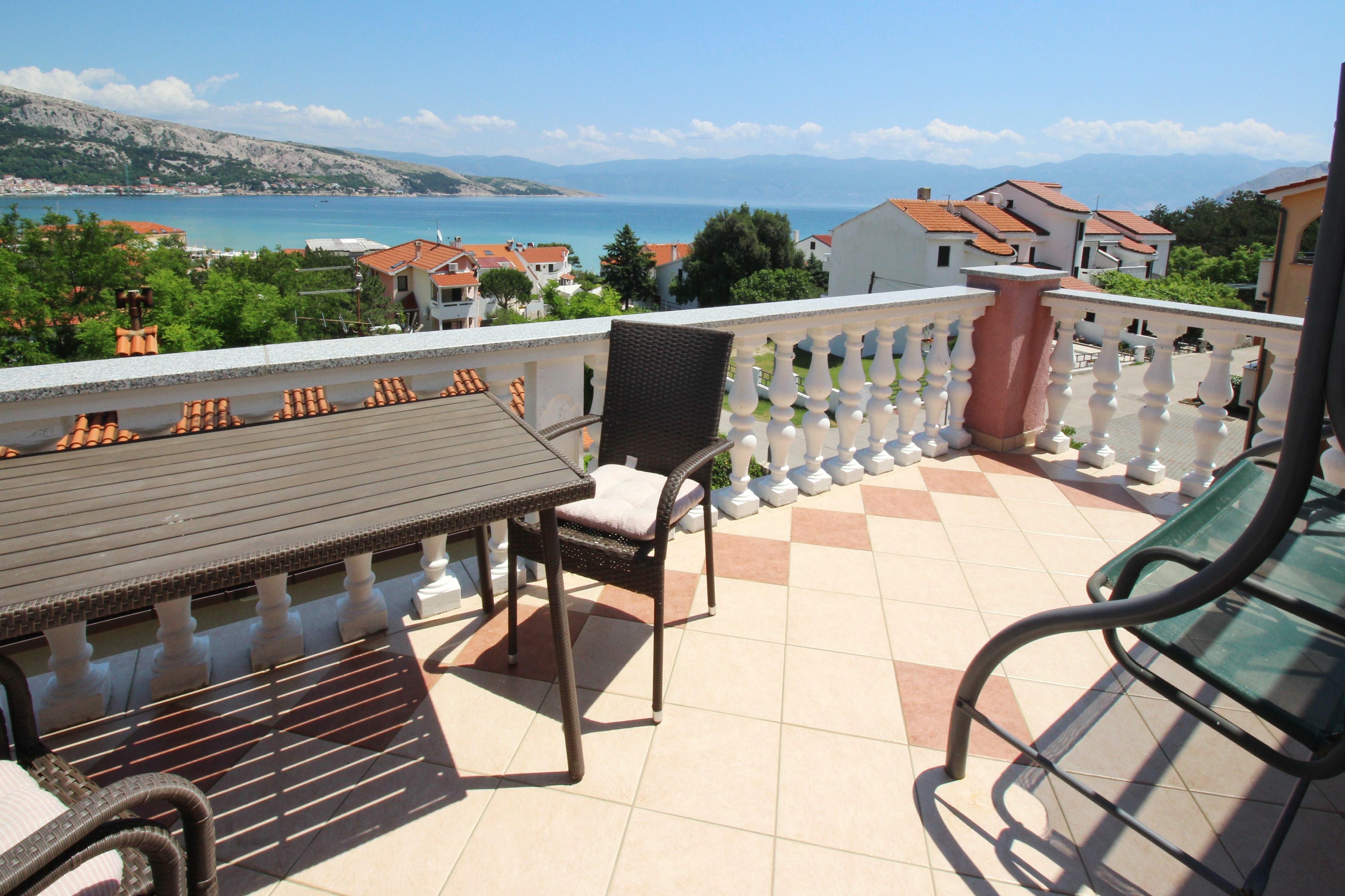 Two bedroom apartment with terrace and sea view Baška, Krk  A-c
