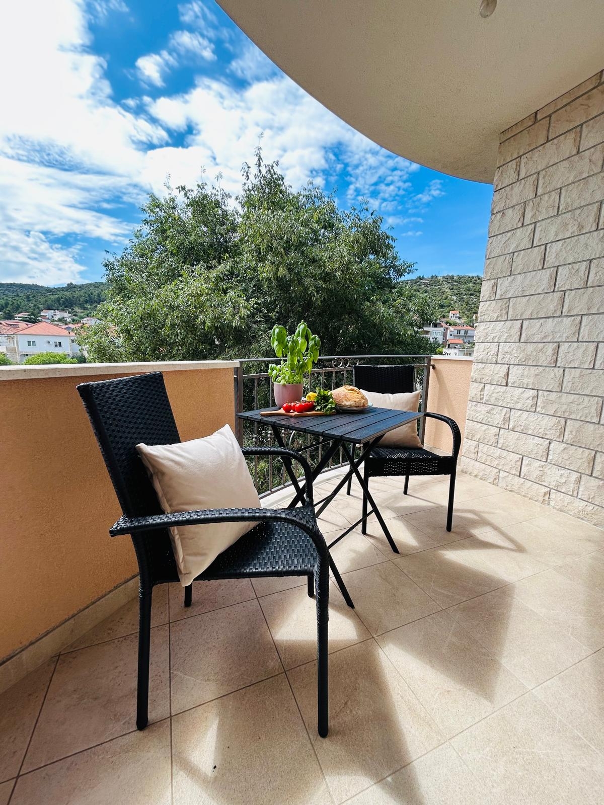 One bedroom apartment with balcony and sea view Marina, Trogir  A-a