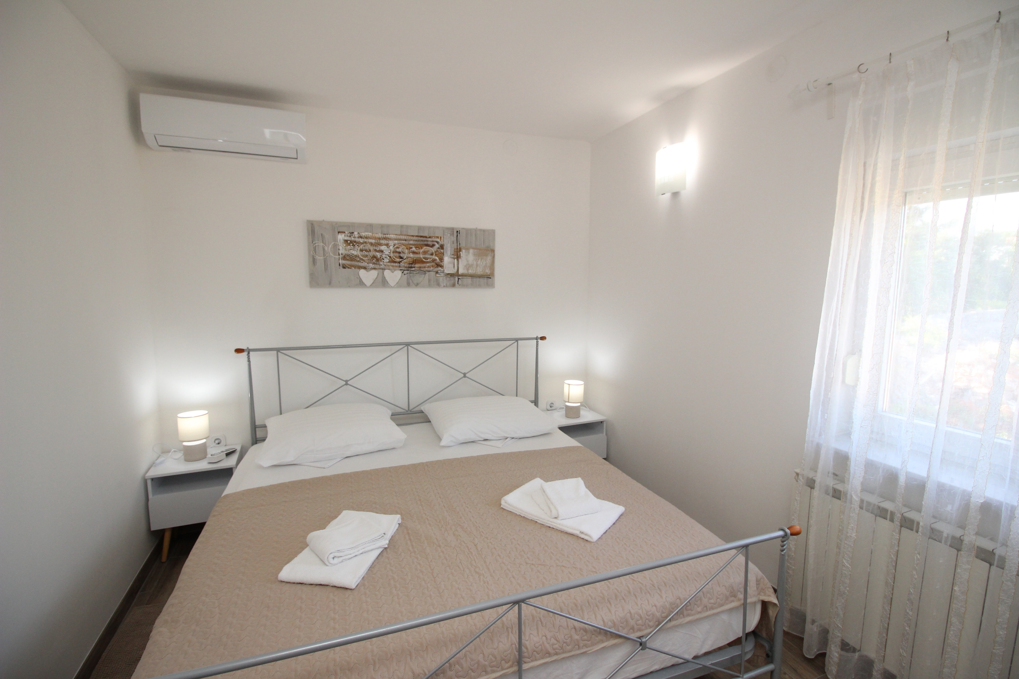 Two bedroom apartment with terrace and sea view Punat, Krk  A-a