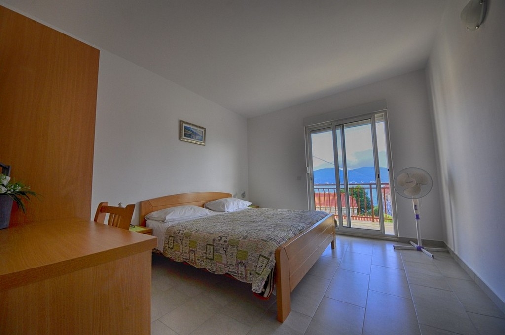 Two bedroom apartment with terrace and sea view Viganj, Pelješac (A-24189-a)