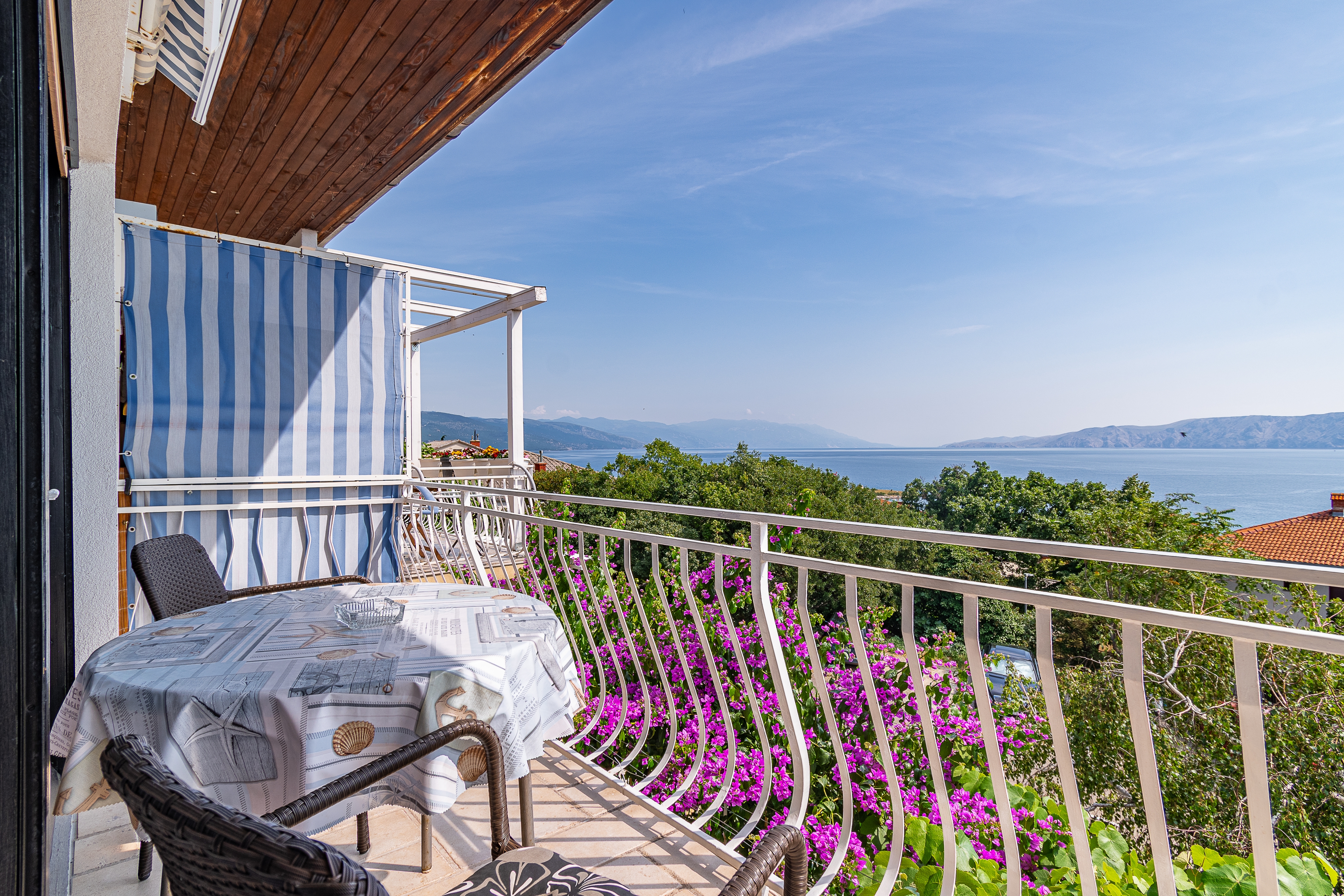 One bedroom apartment with balcony and sea view Novi Vinodolski  A-a