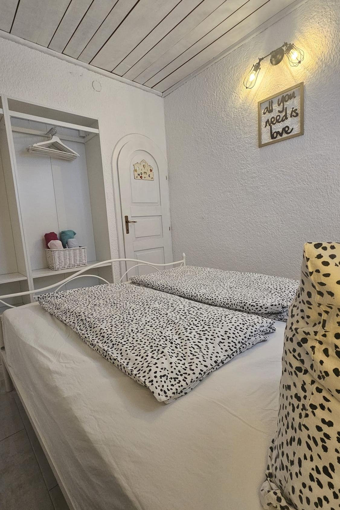 Two bedroom apartment with terrace and sea view Novi Vinodolski  A-c