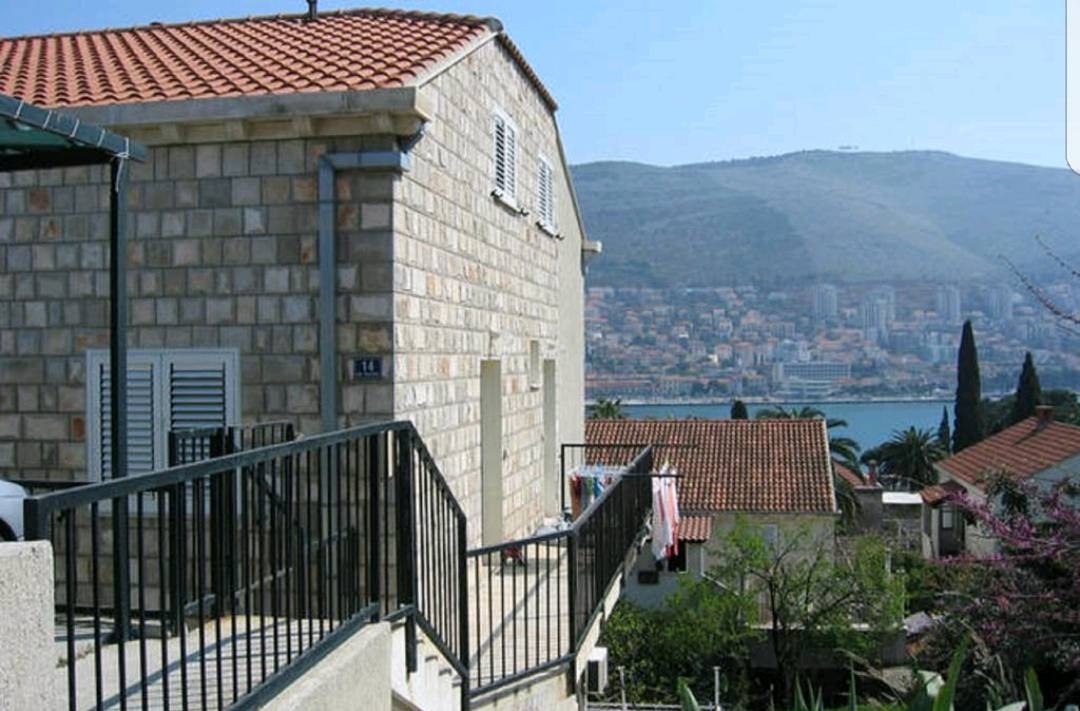 One bedroom apartment with terrace Dubrovnik  A-a