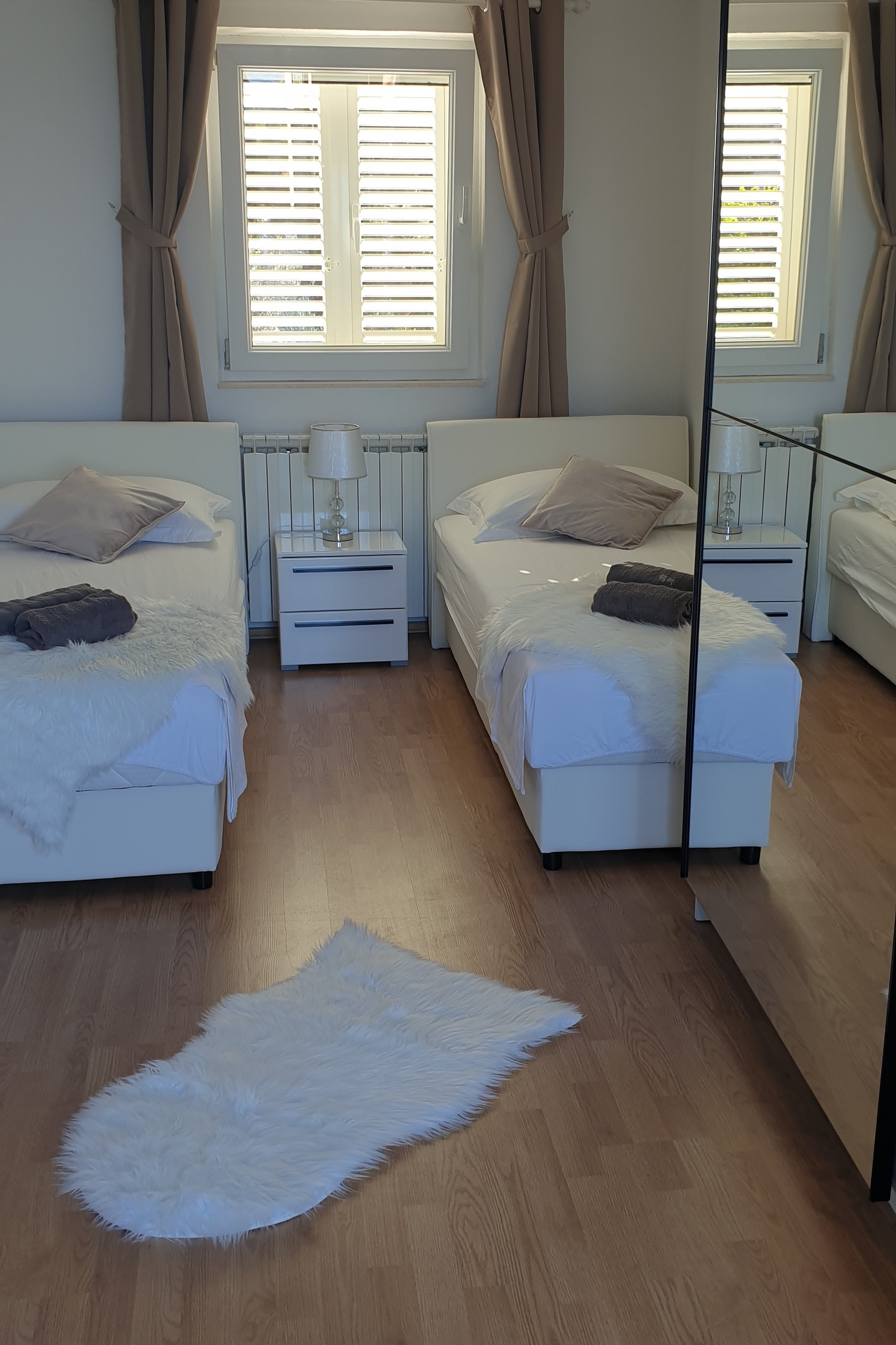 Two bedroom apartment with terrace and sea view Puntinak, Brač  A-a
