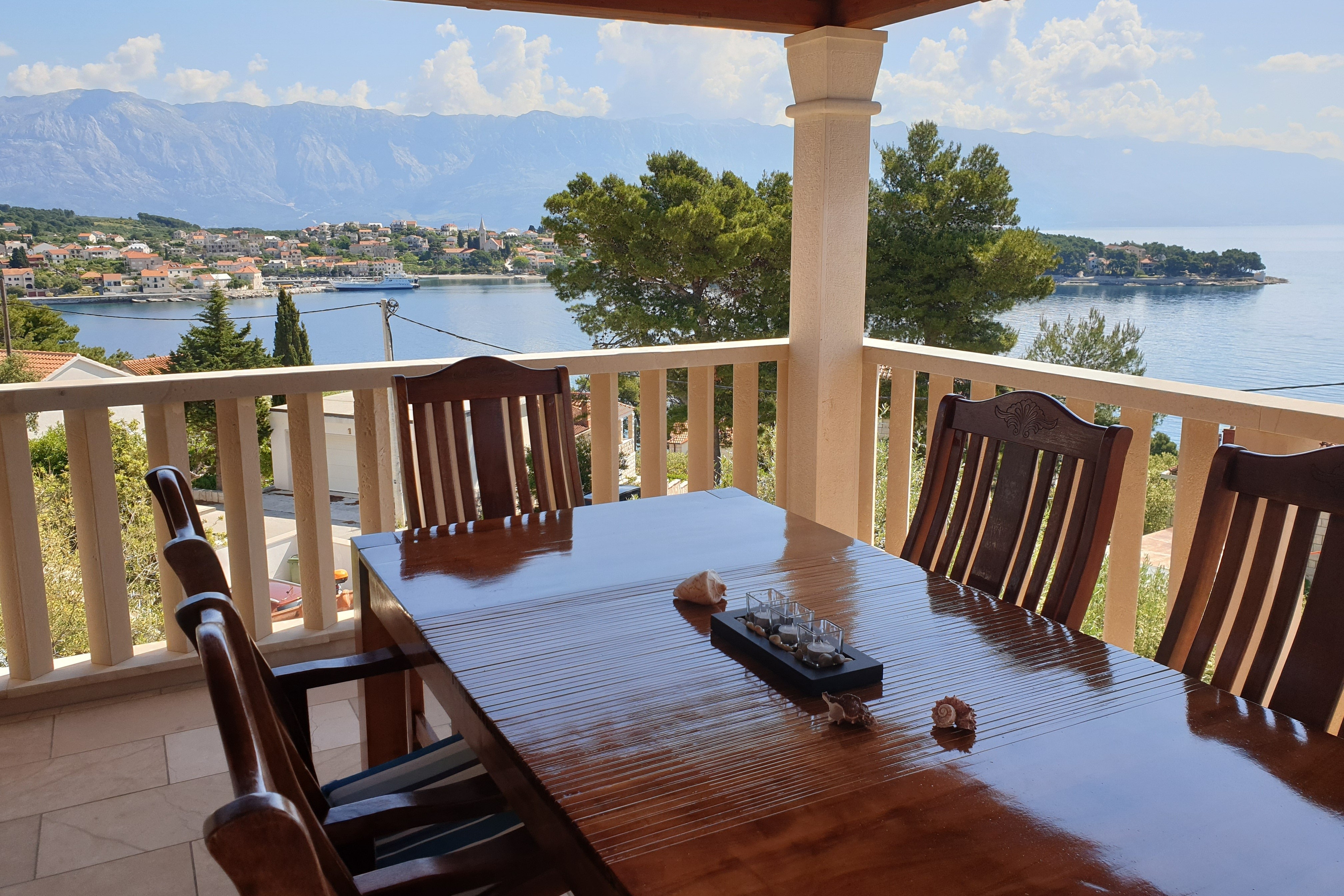 Two bedroom apartment with terrace and sea view Puntinak, Brač  A-a