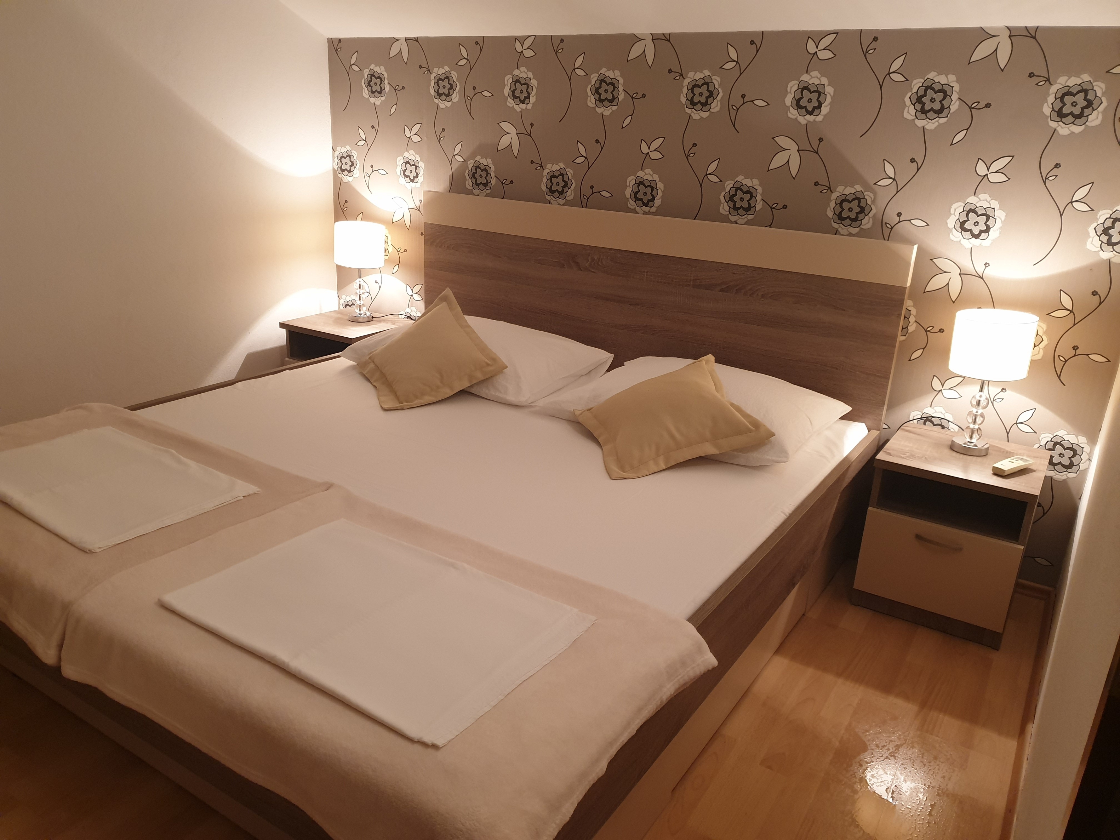 Two bedroom apartment with balcony and sea view Puntinak, Brač  A-b
