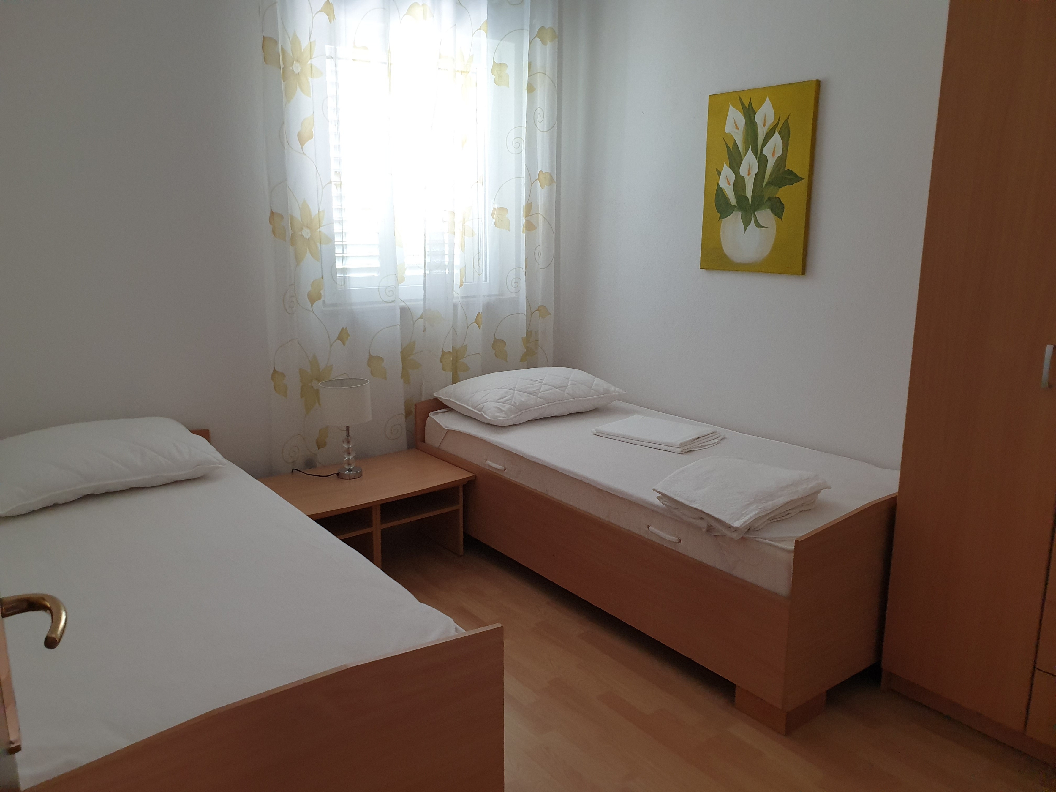 Two bedroom apartment with balcony and sea view Puntinak, Brač  A-b