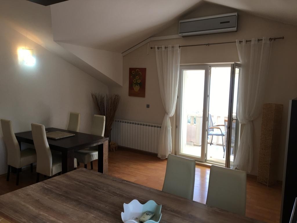 Two bedroom apartment with balcony and sea view Puntinak, Brač  A-b