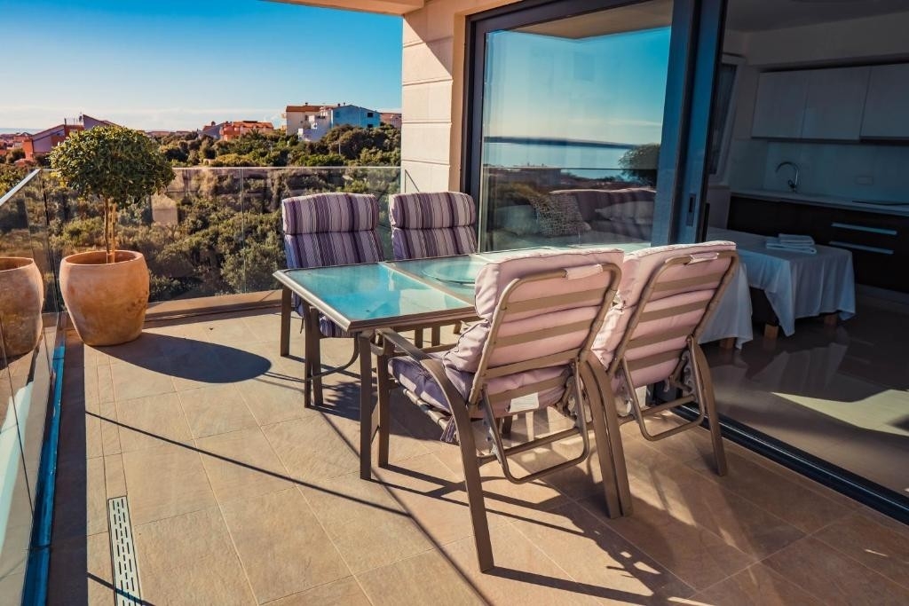 One bedroom apartment with balcony and sea view Mandre, Pag (A-24196-b) One bedroom apartment with balcony and sea view Mandre, Pag (A-24196-b)