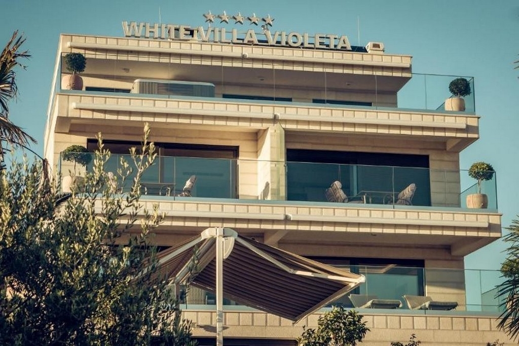 Jednosobni apartman s balkonom i pogledom na more Mandre, Pag  A-b