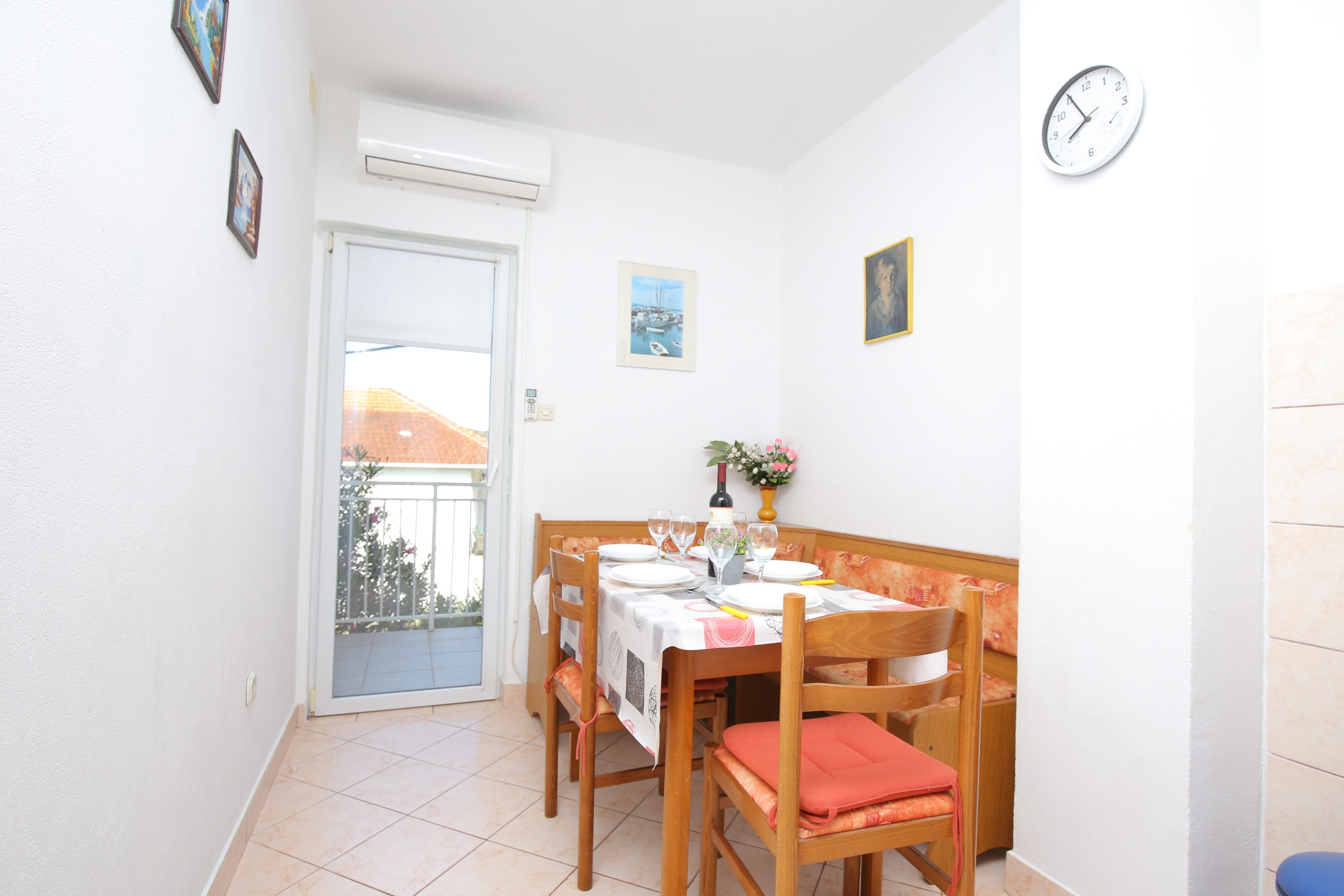 Two bedroom apartment with balcony and sea view Vinišće, Trogir (A-24197-c) Two bedroom apartment with balcony and sea view Vinišće, Trogir (A-24197-c)